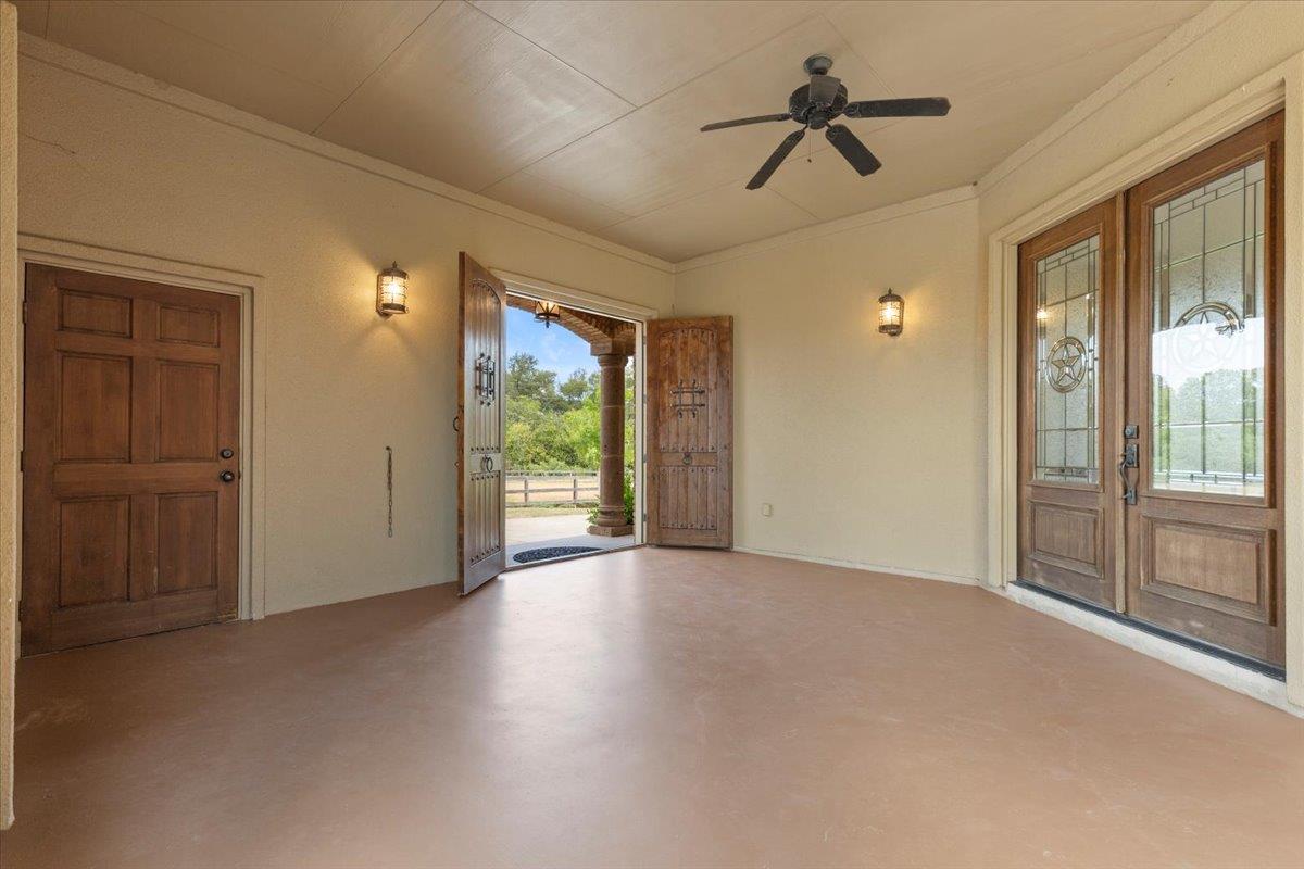 189 Sandy Creek Ranch Dr, Smithville, TX 78957