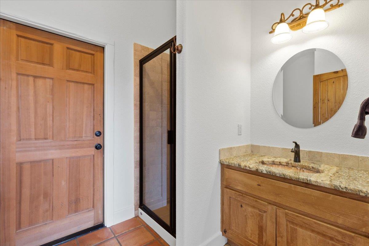 189 Sandy Creek Ranch Dr, Smithville, TX 78957