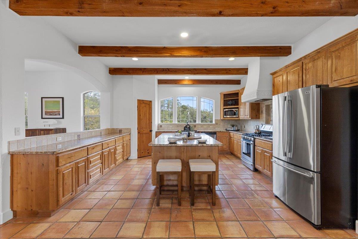 189 Sandy Creek Ranch Dr, Smithville, TX 78957