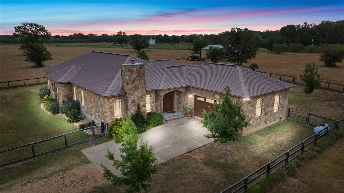189 Sandy Creek Ranch Dr, Smithville, TX 78957
