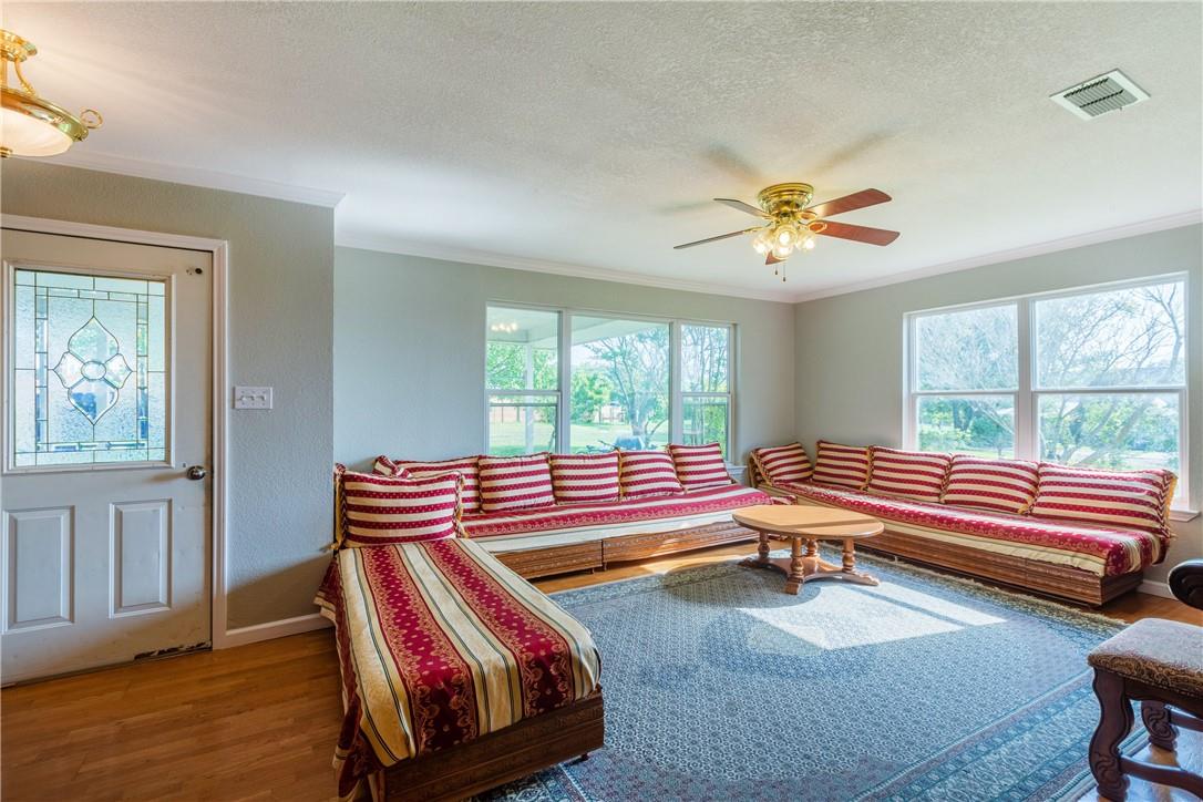 1629 County Road 107 Rd, Hutto, TX 78634