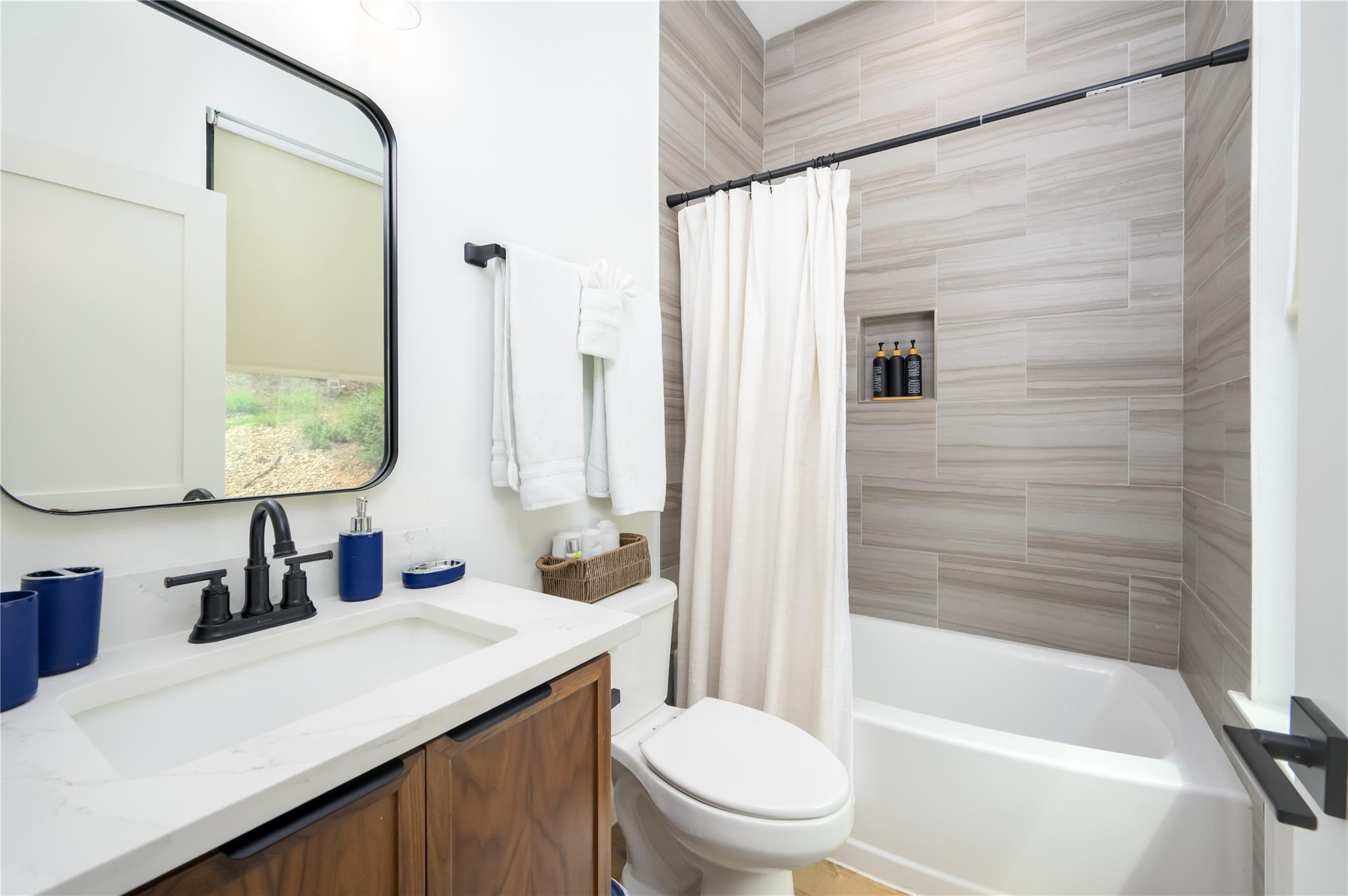 170 Akaloa Ln, Bastrop, TX 78602