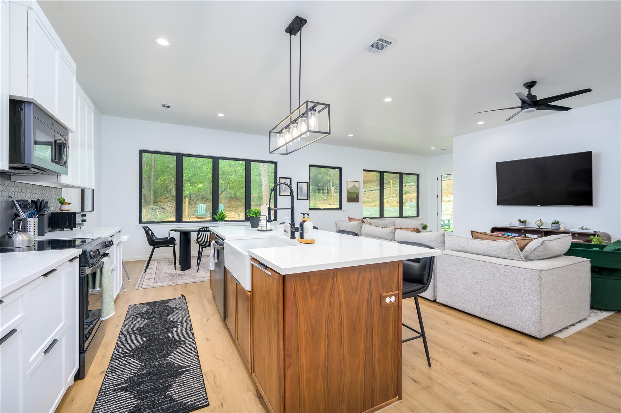 170 Akaloa Ln, Bastrop, TX 78602