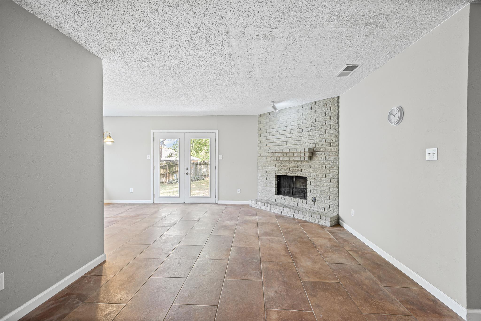 1206 S Trace Dr, Austin, TX 78745