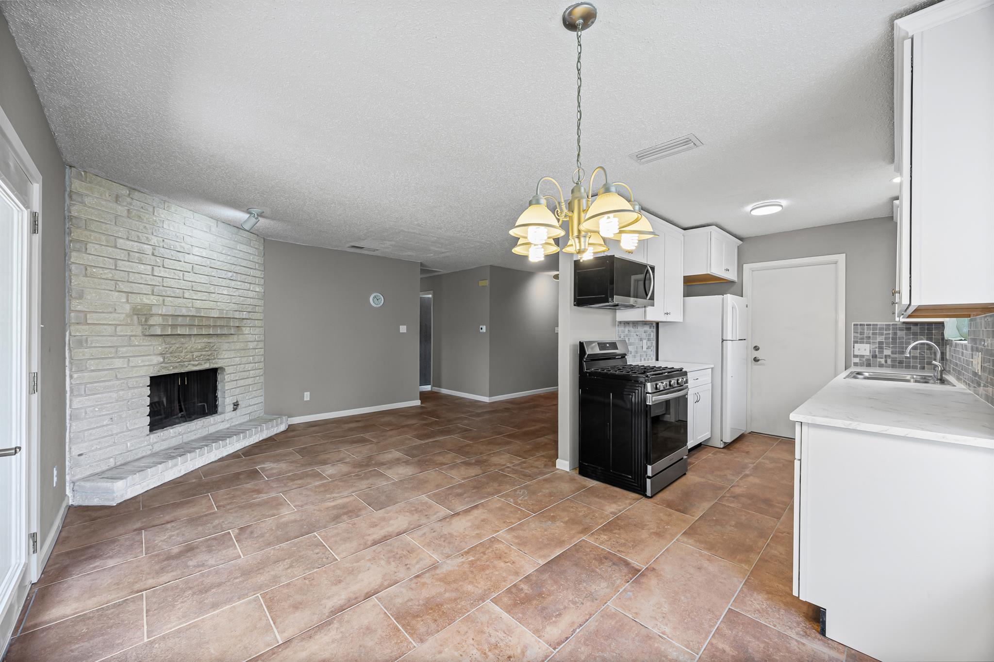 1206 S Trace Dr, Austin, TX 78745