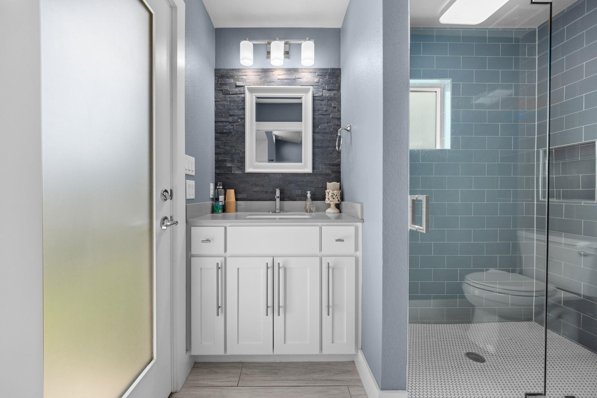 303 Robin Hood Ln, Granite Shoals, TX 78654