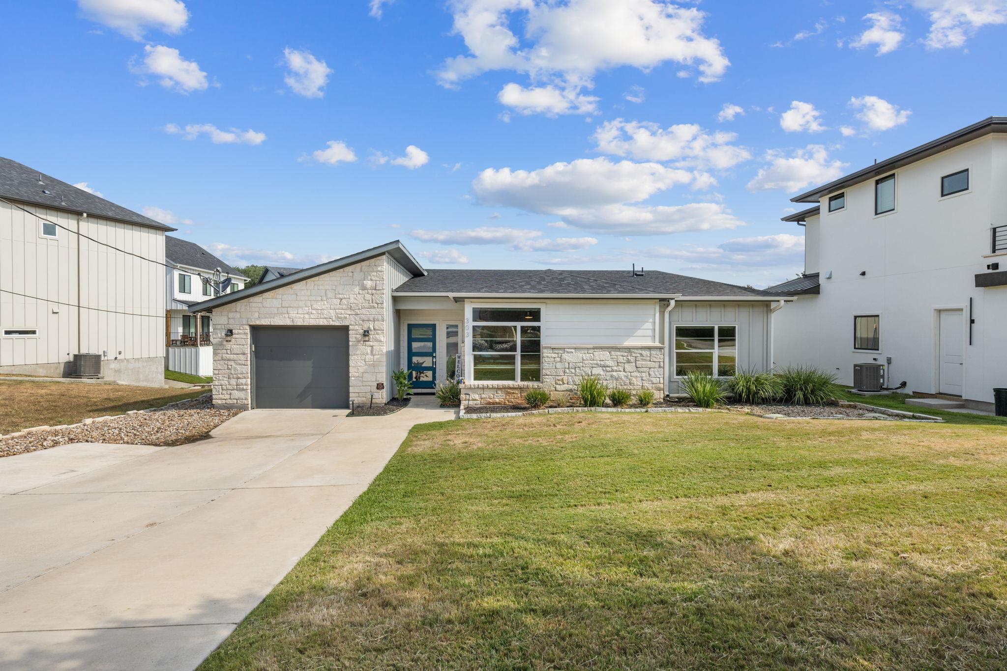 303 Robin Hood Ln, Granite Shoals, TX 78654