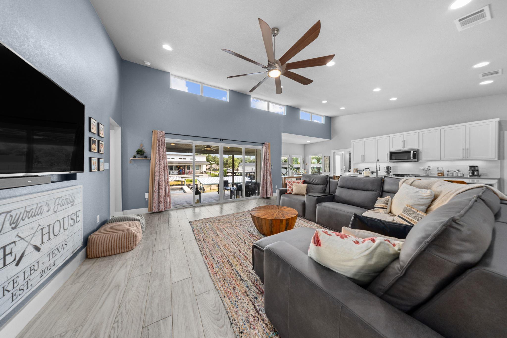 303 Robin Hood Ln, Granite Shoals, TX 78654