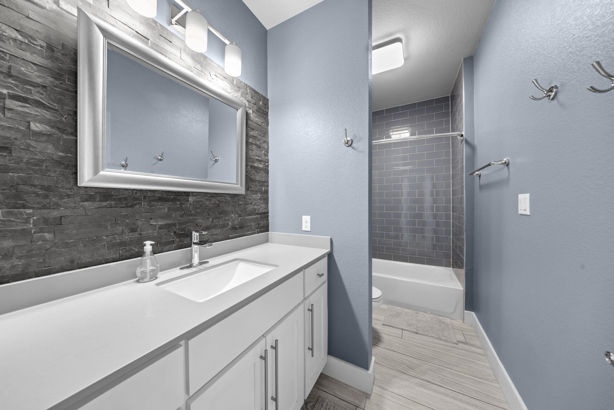 303 Robin Hood Ln, Granite Shoals, TX 78654