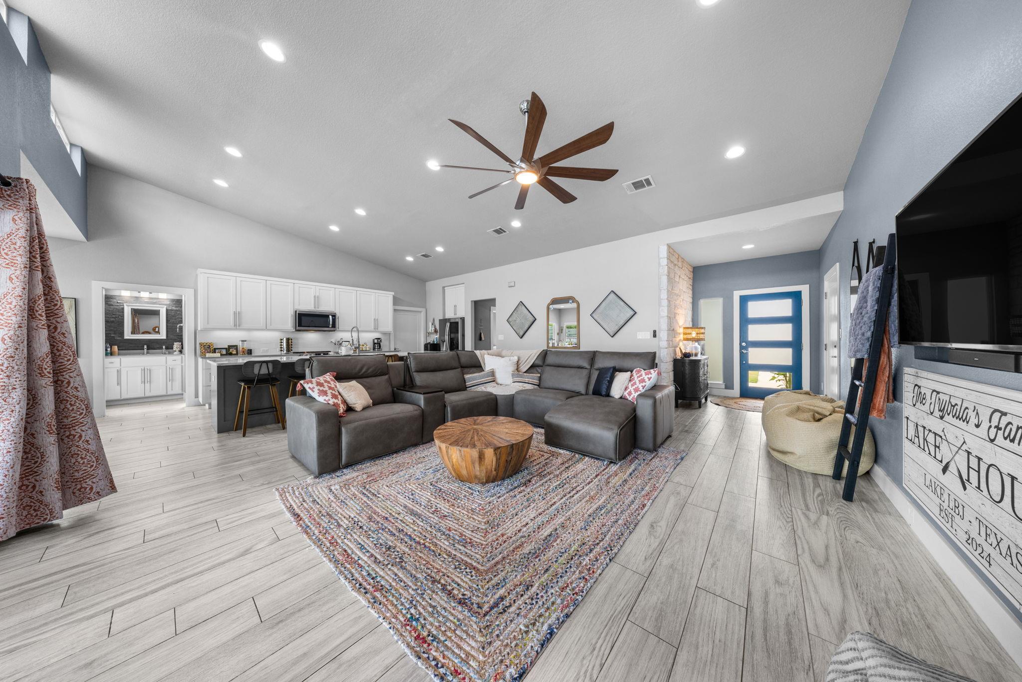 303 Robin Hood Ln, Granite Shoals, TX 78654