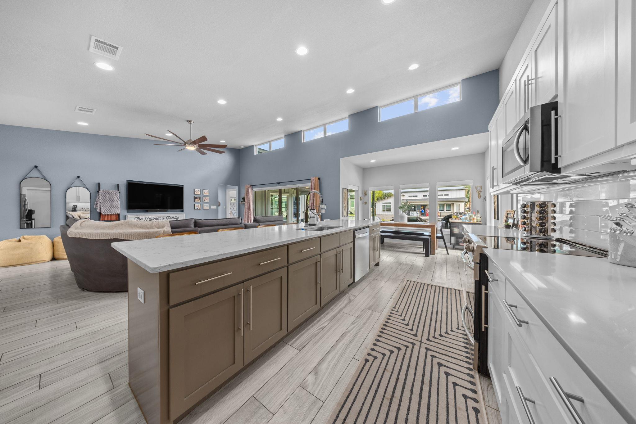 303 Robin Hood Ln, Granite Shoals, TX 78654