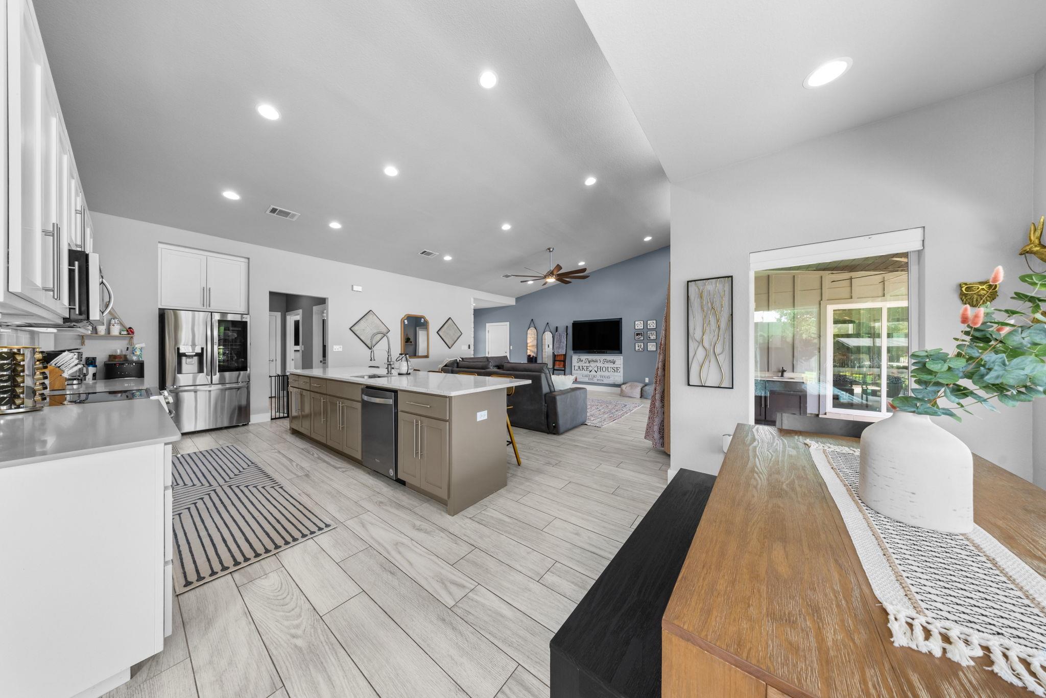 303 Robin Hood Ln, Granite Shoals, TX 78654