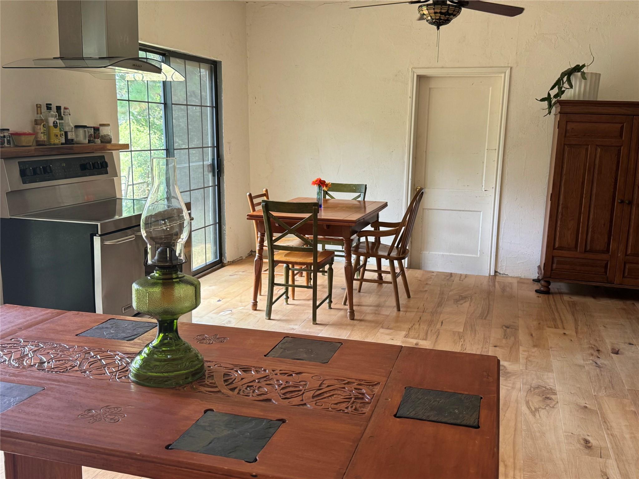 810 Pine Valley Loop, Smithville, TX 78957