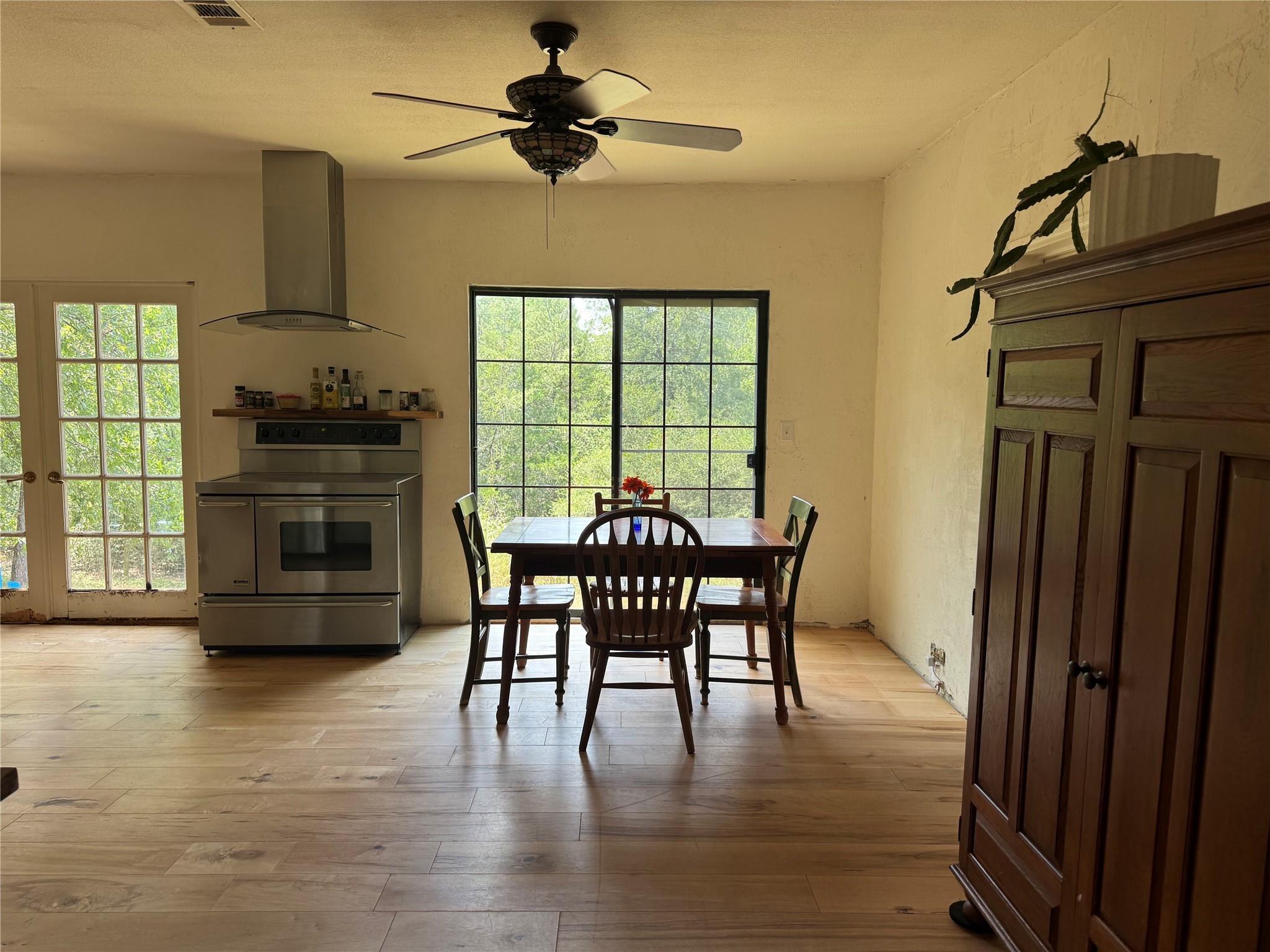 810 Pine Valley Loop, Smithville, TX 78957