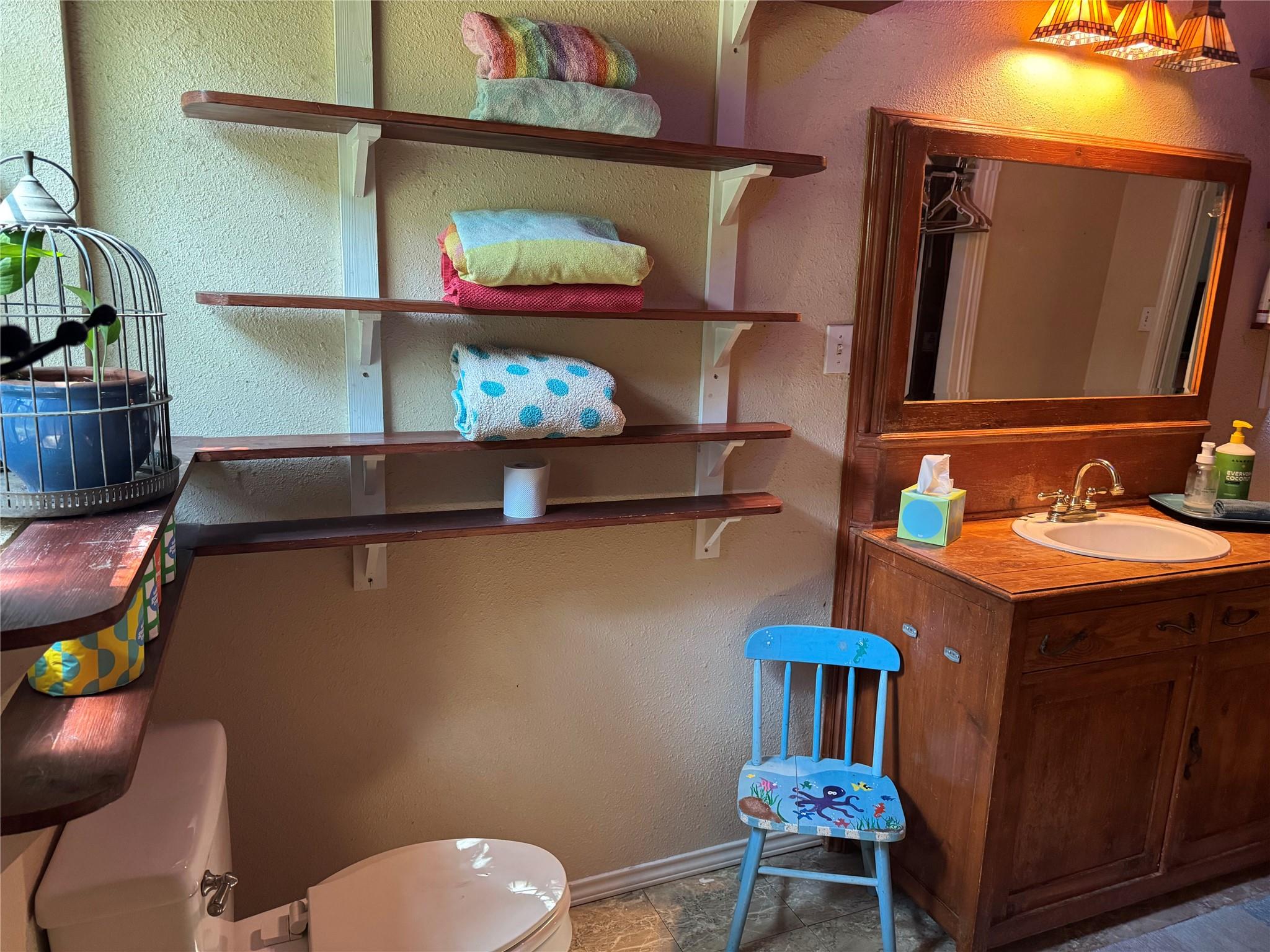 810 Pine Valley Loop, Smithville, TX 78957