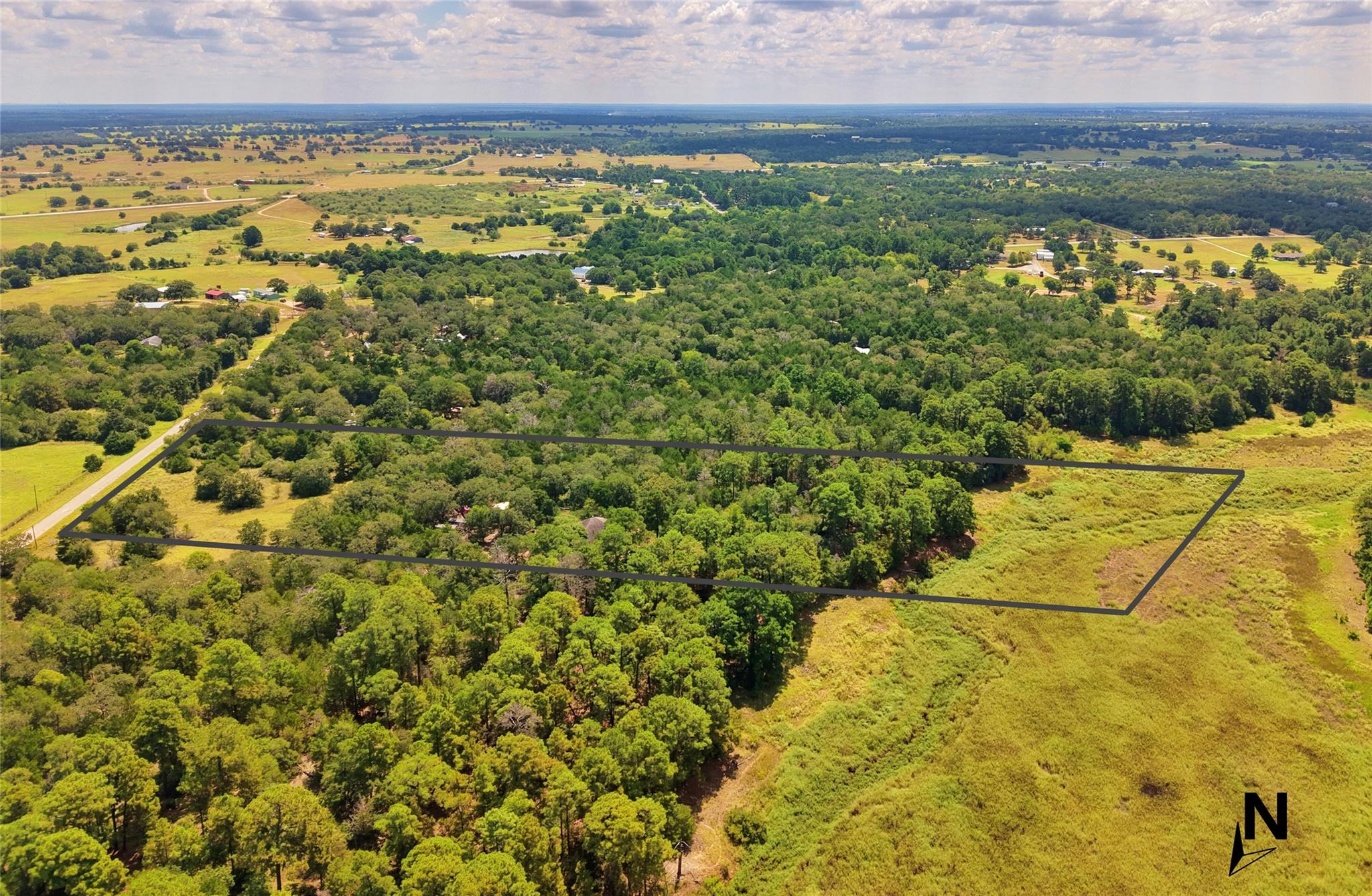 810 Pine Valley Loop, Smithville, TX 78957