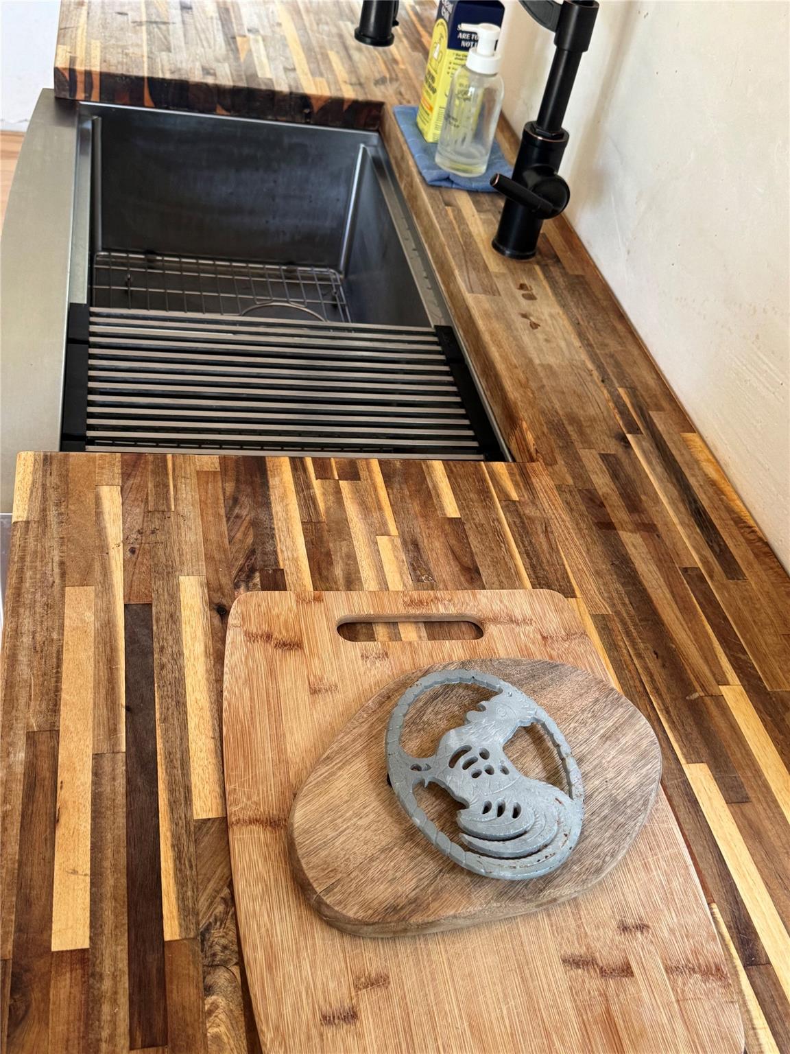 810 Pine Valley Loop, Smithville, TX 78957