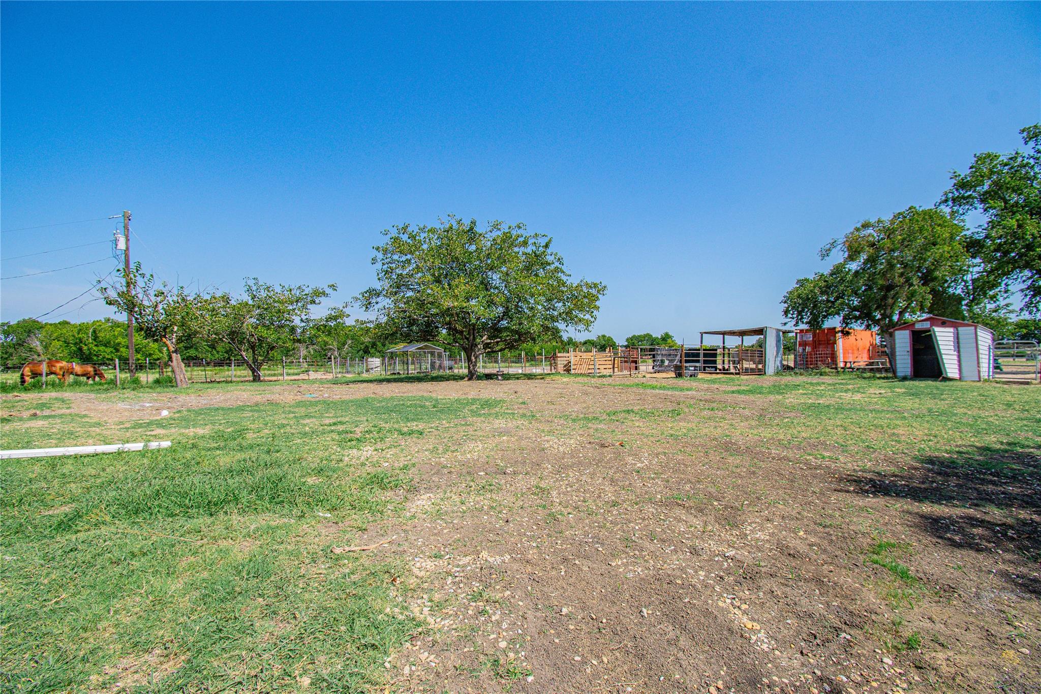 8490 E HWY 190, Rogers, TX 76569