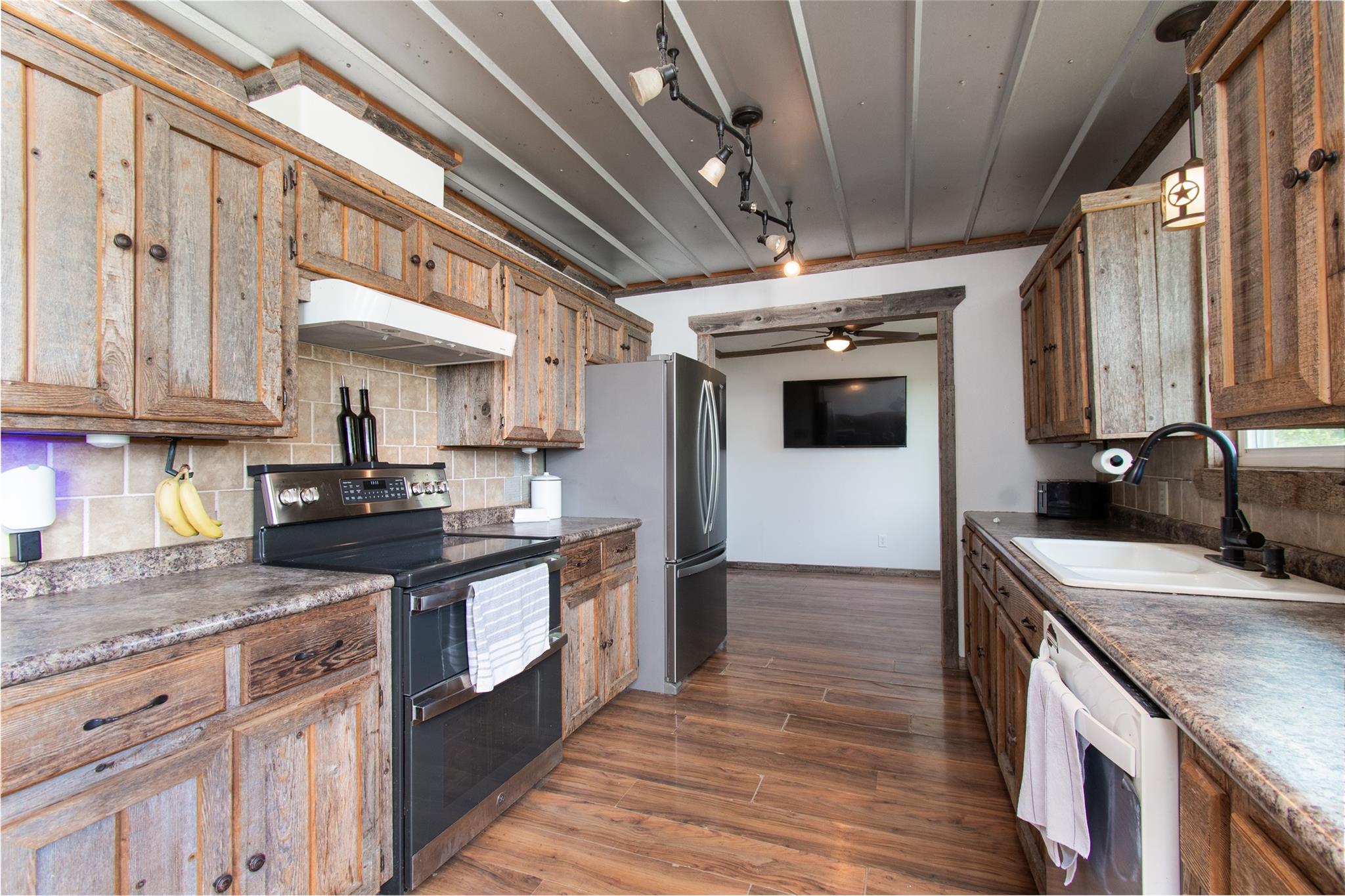 8490 E HWY 190, Rogers, TX 76569