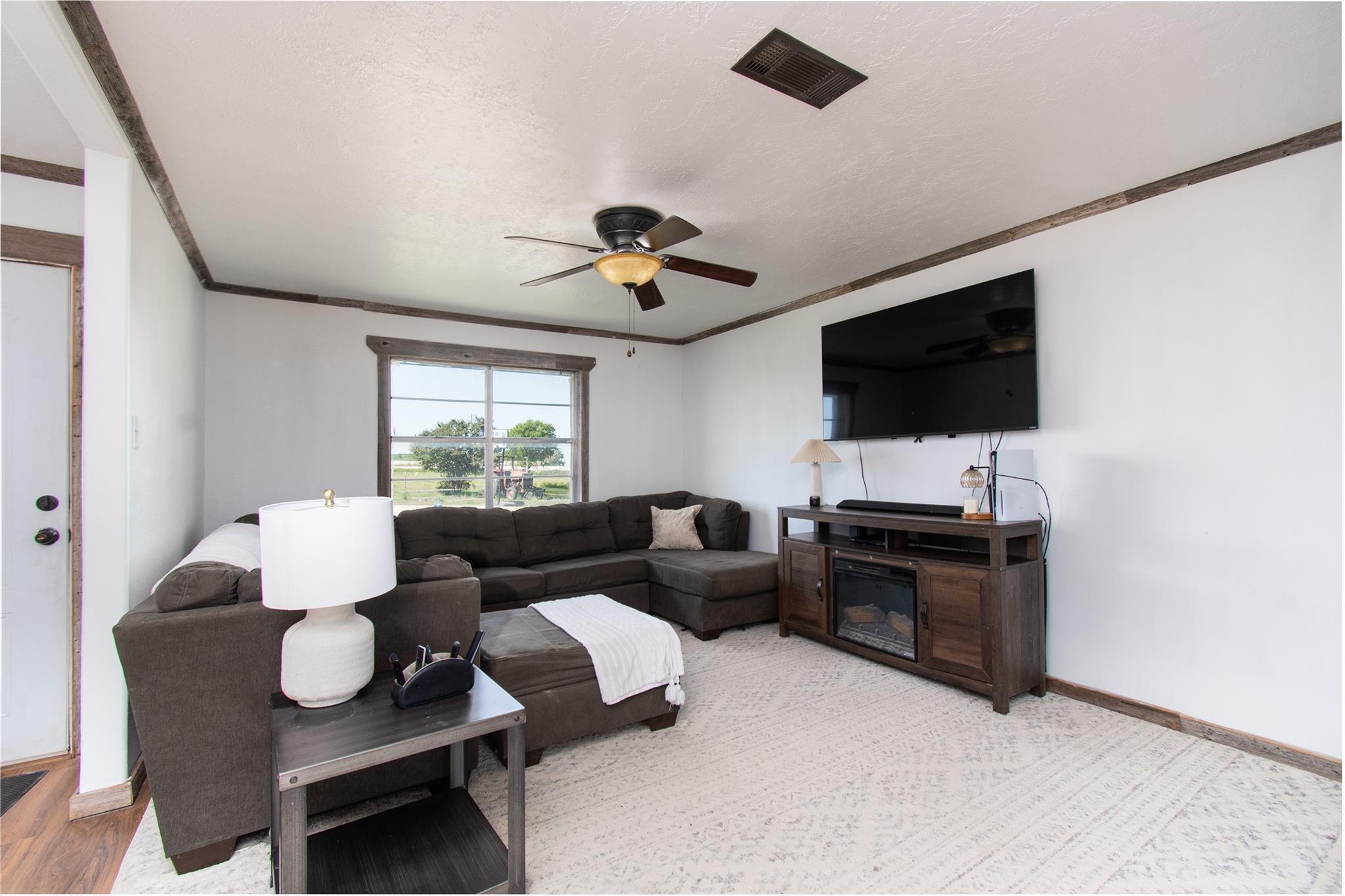 8490 E HWY 190, Rogers, TX 76569