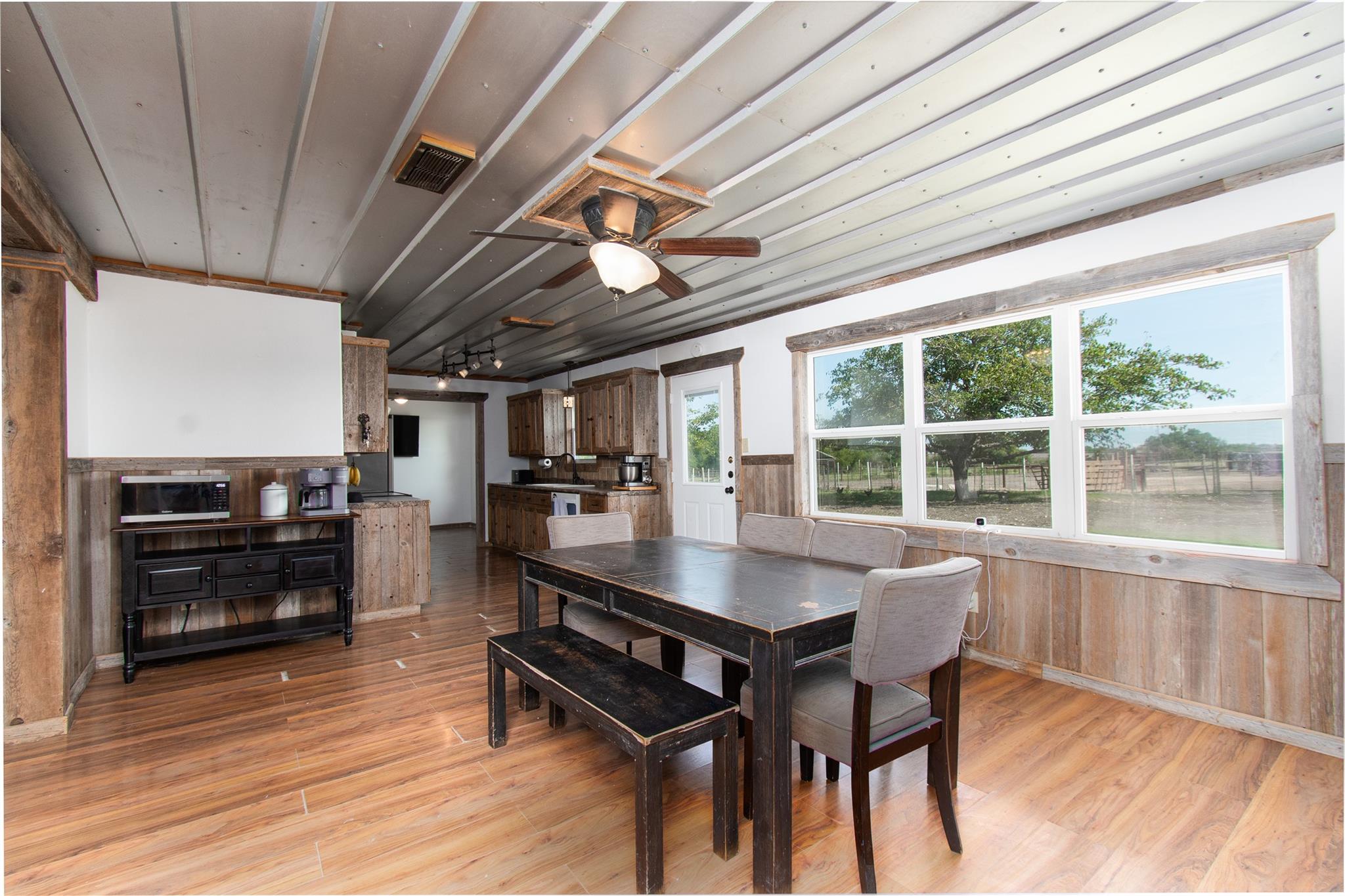 8490 E HWY 190, Rogers, TX 76569