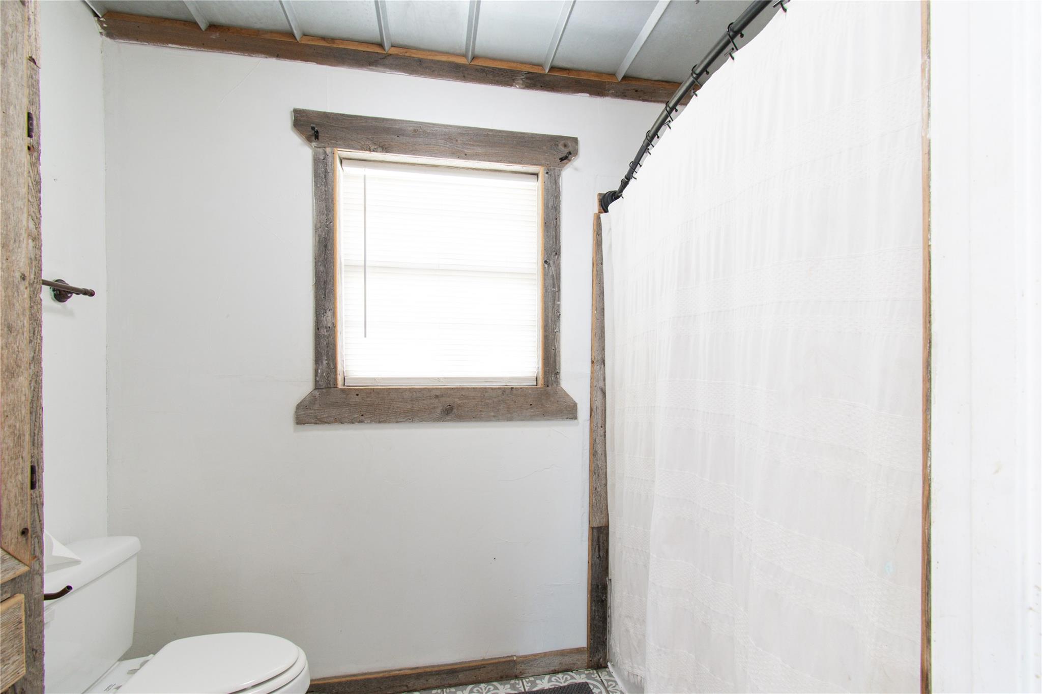 8490 E HWY 190, Rogers, TX 76569