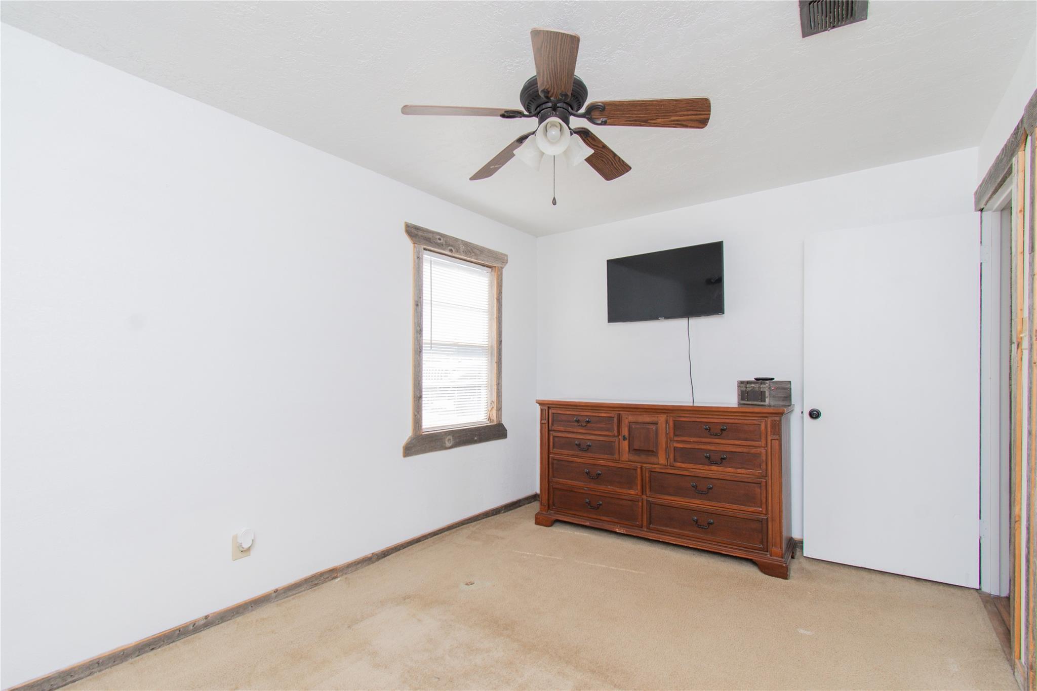 8490 E HWY 190, Rogers, TX 76569