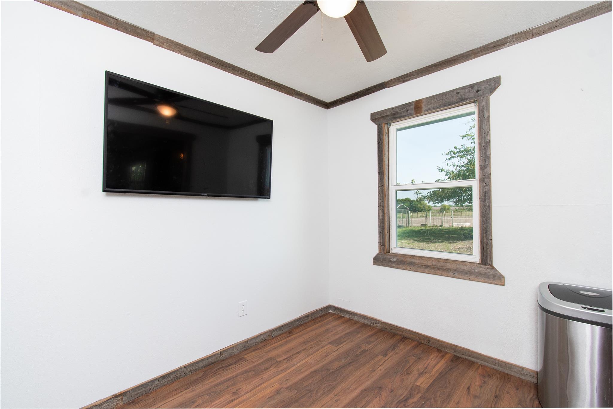 8490 E HWY 190, Rogers, TX 76569