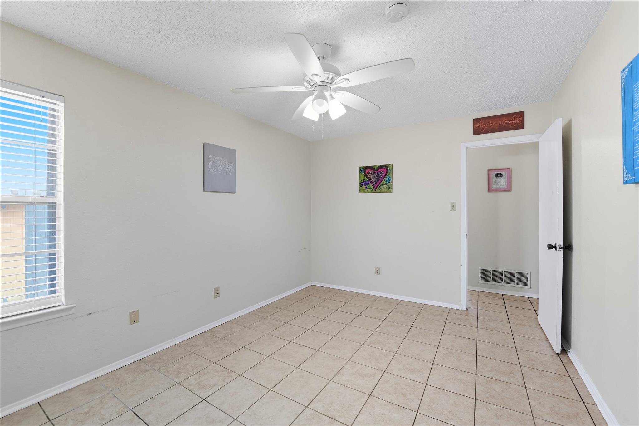 1231 Royal Crest Dr, Killeen, TX 76549