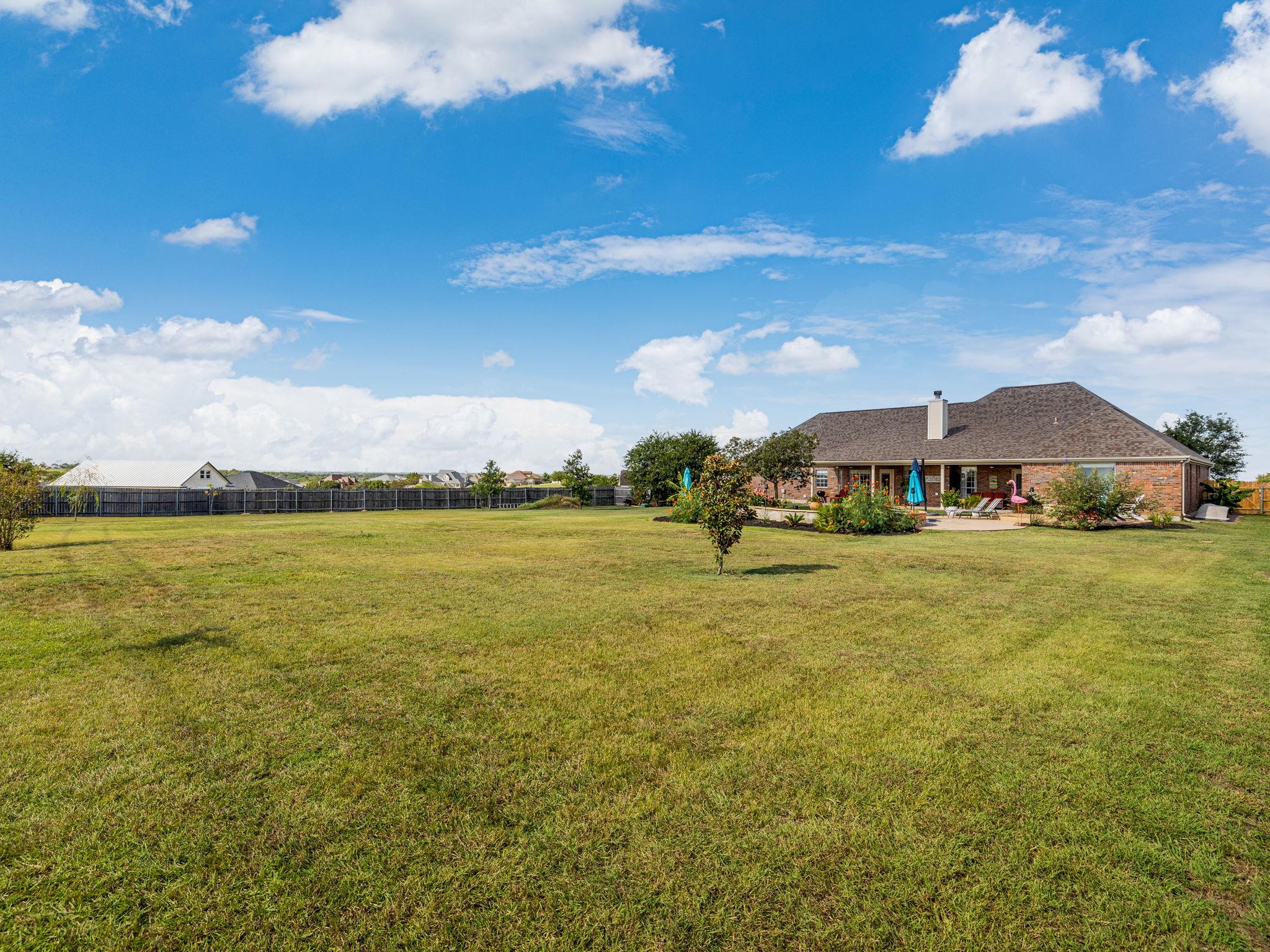 155 Comanche Cir, Hutto, TX 78634