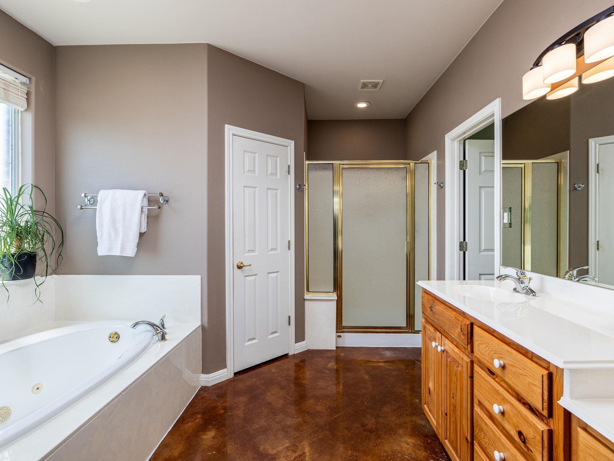 155 Comanche Cir, Hutto, TX 78634