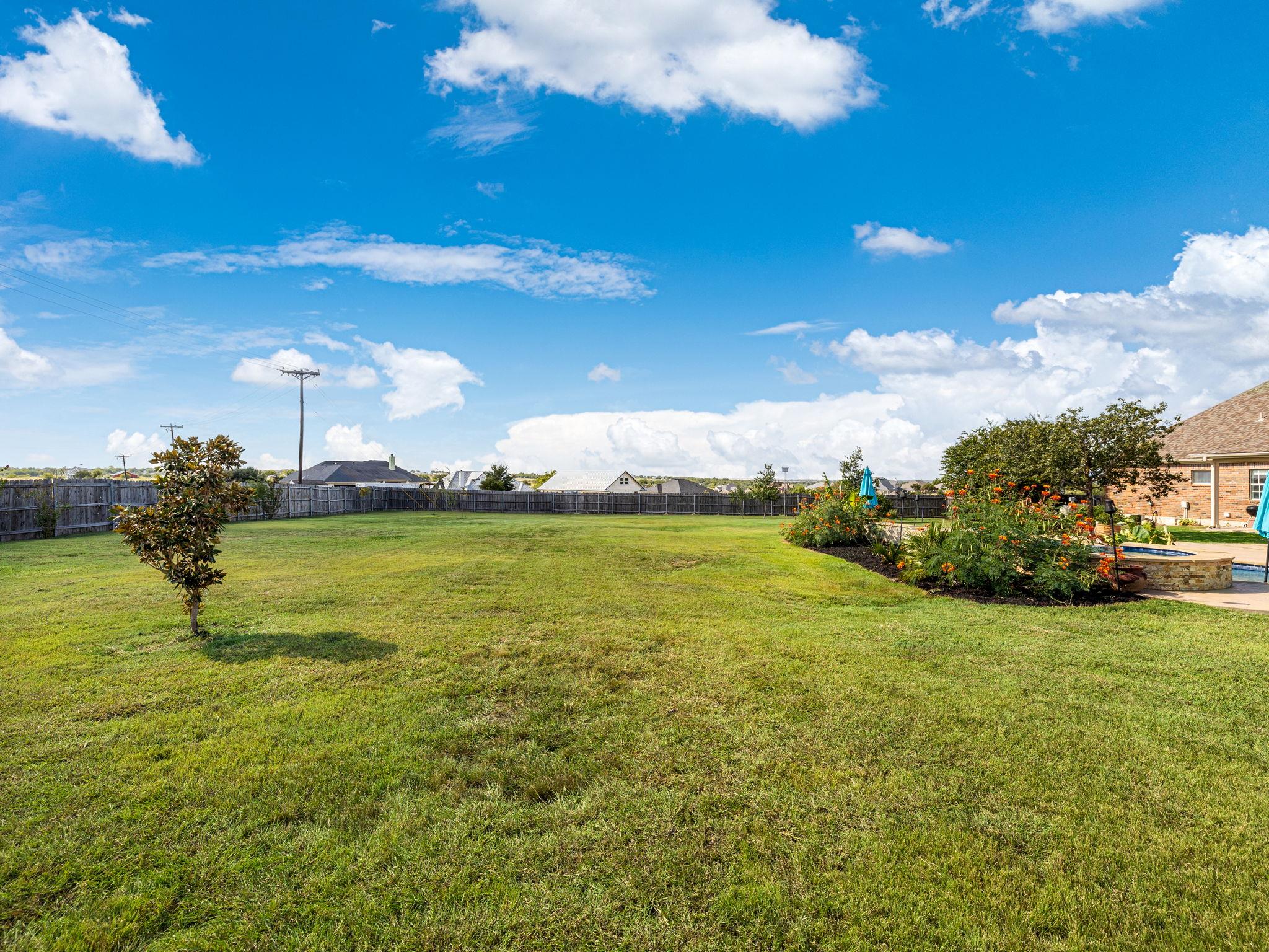 155 Comanche Cir, Hutto, TX 78634