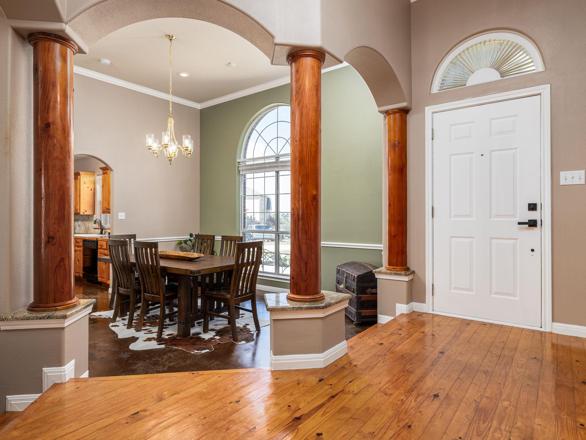 155 Comanche Cir, Hutto, TX 78634