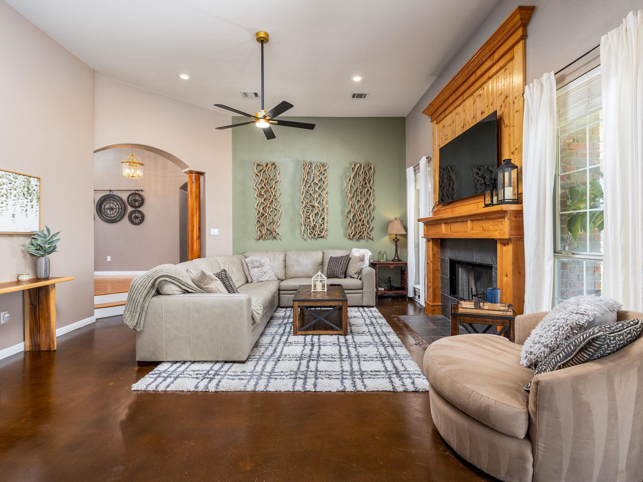 155 Comanche Cir, Hutto, TX 78634