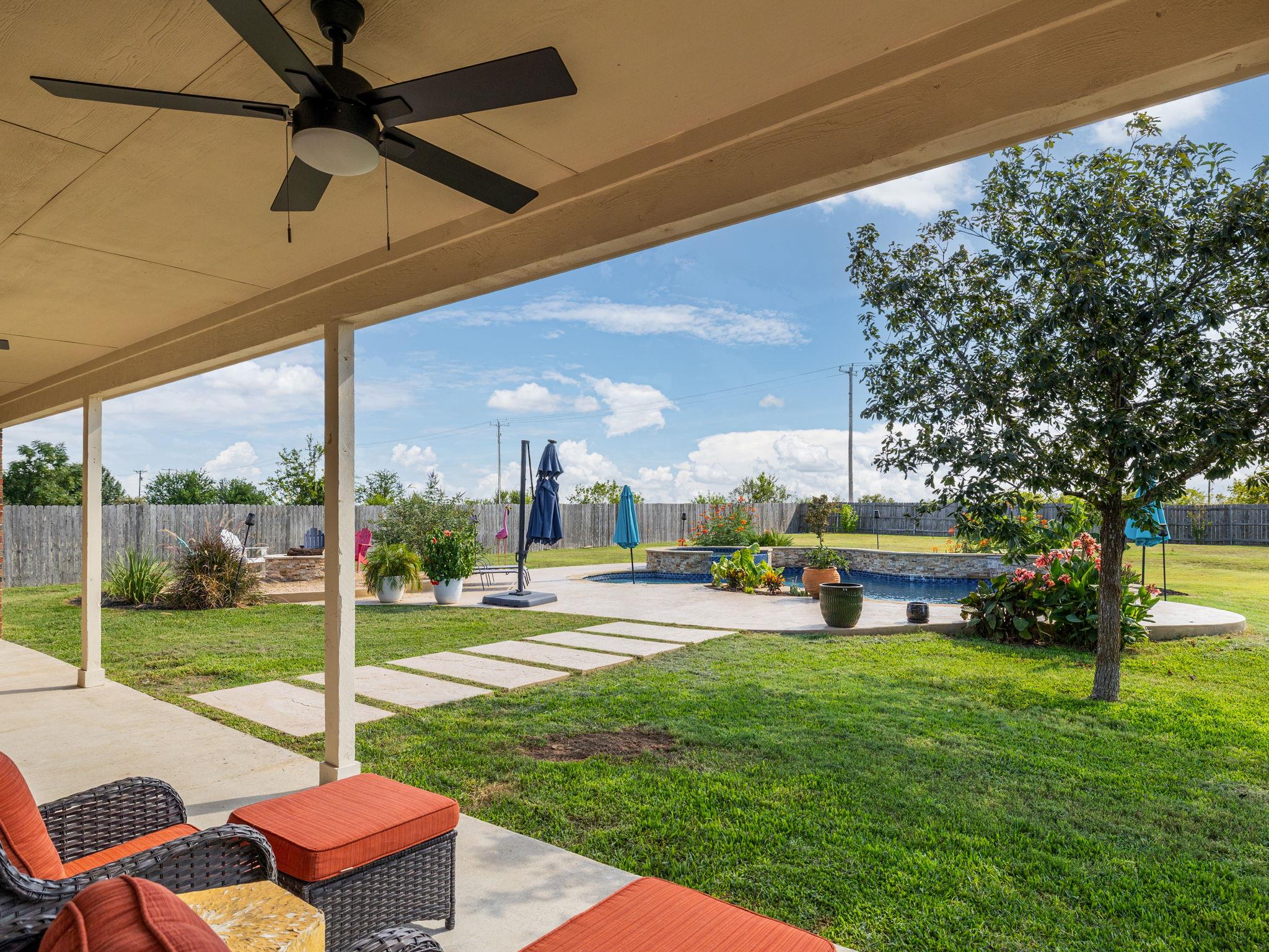 155 Comanche Cir, Hutto, TX 78634