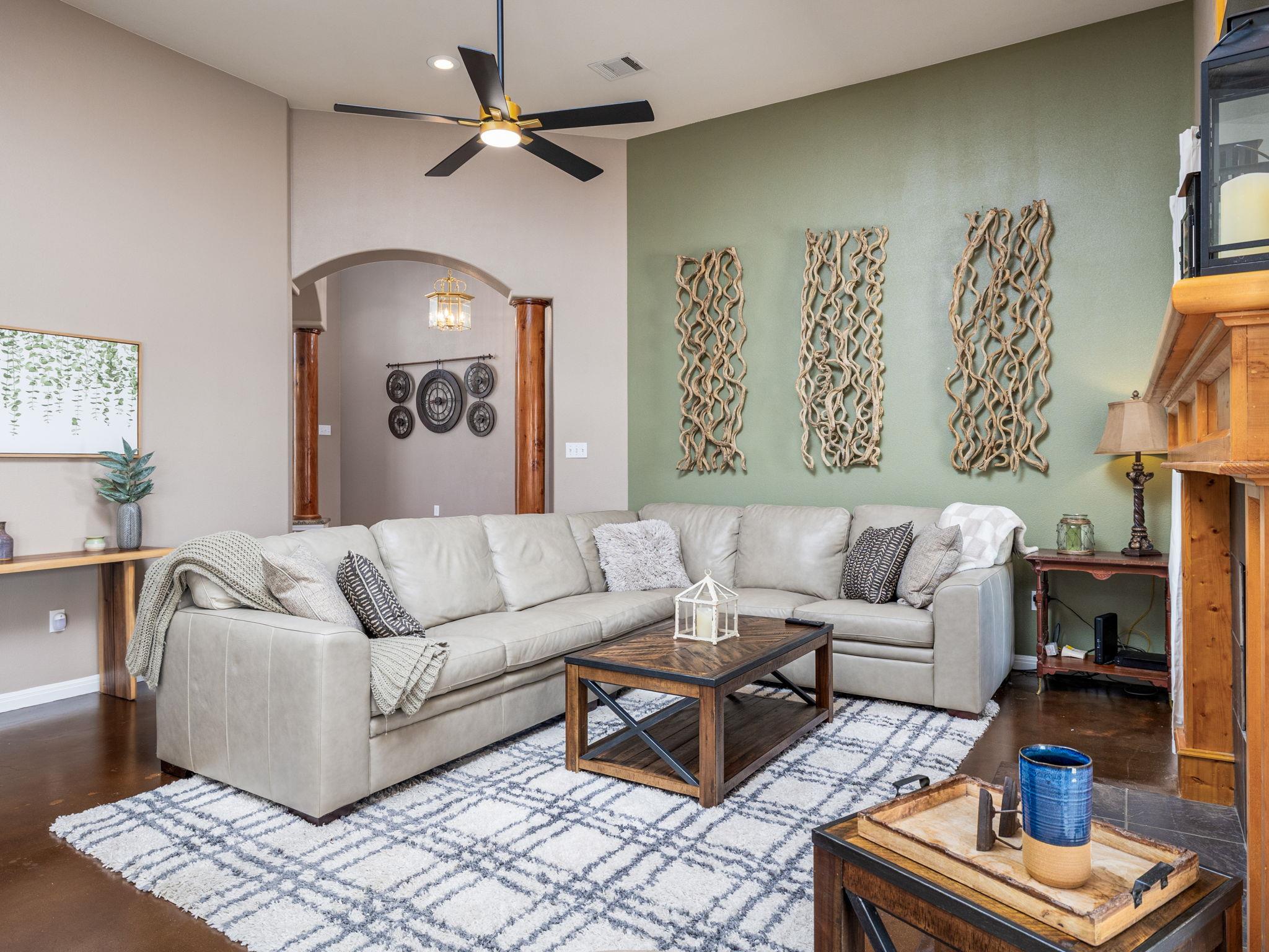 155 Comanche Cir, Hutto, TX 78634