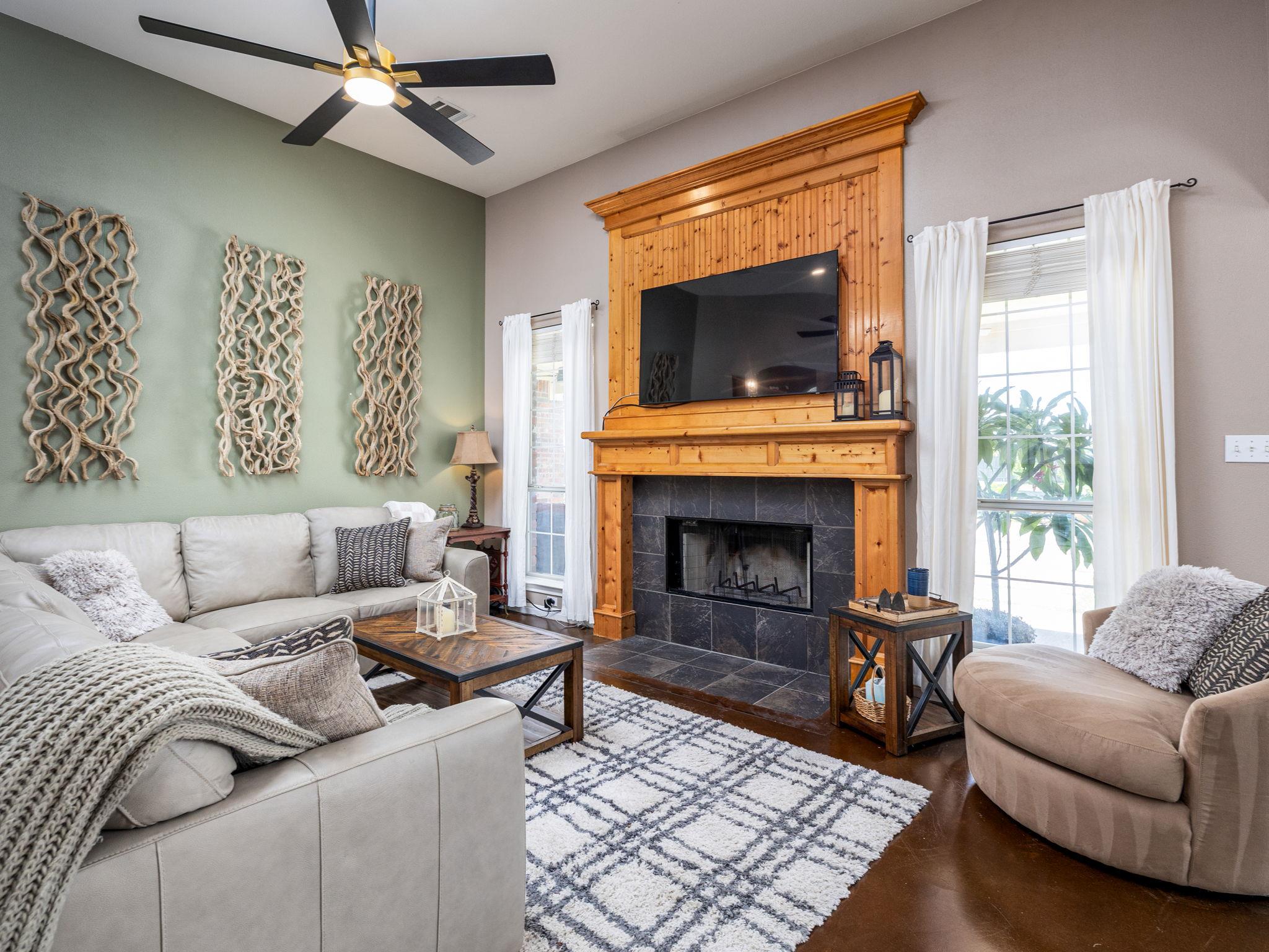 155 Comanche Cir, Hutto, TX 78634