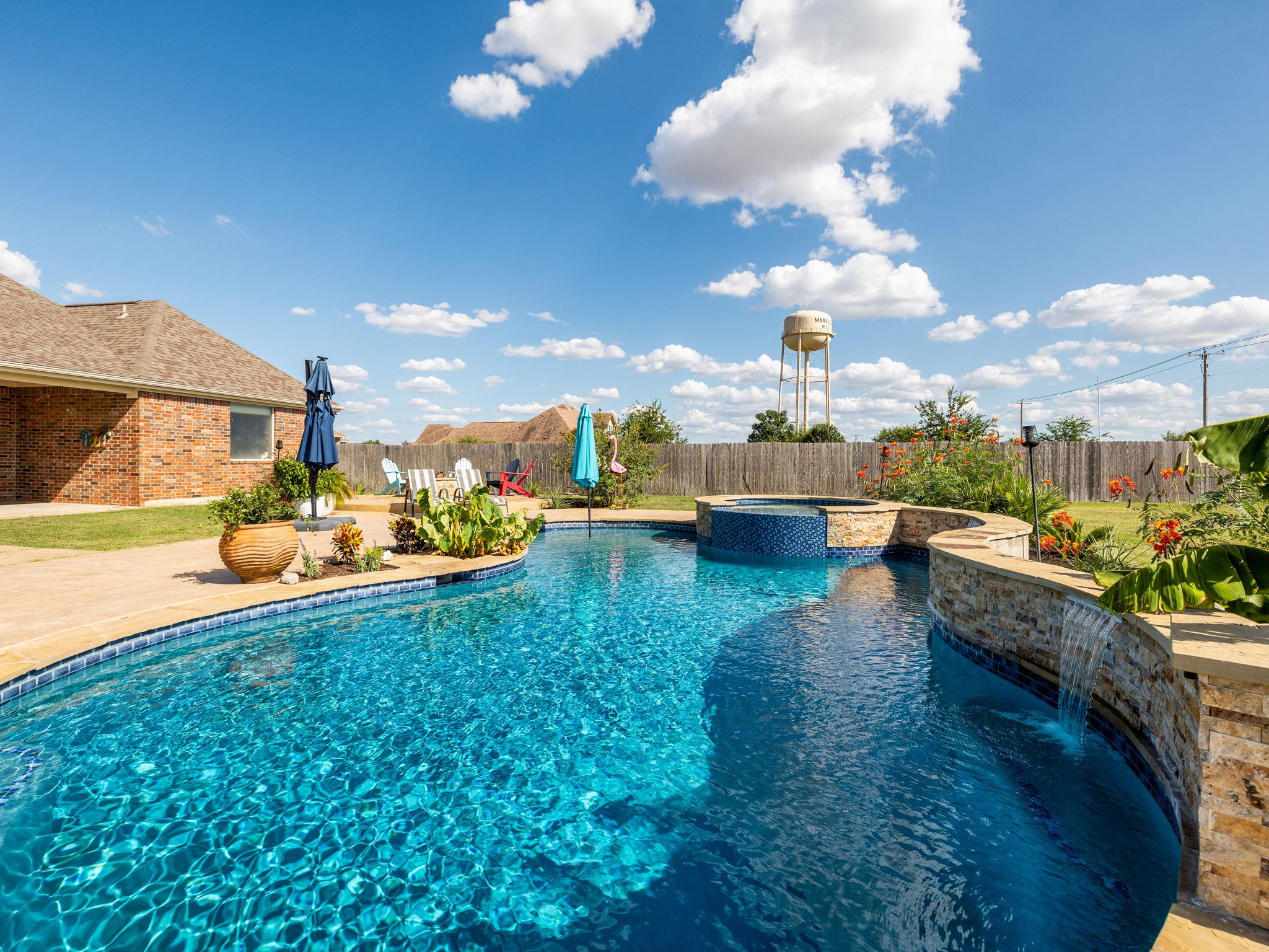 155 Comanche Cir, Hutto, TX 78634