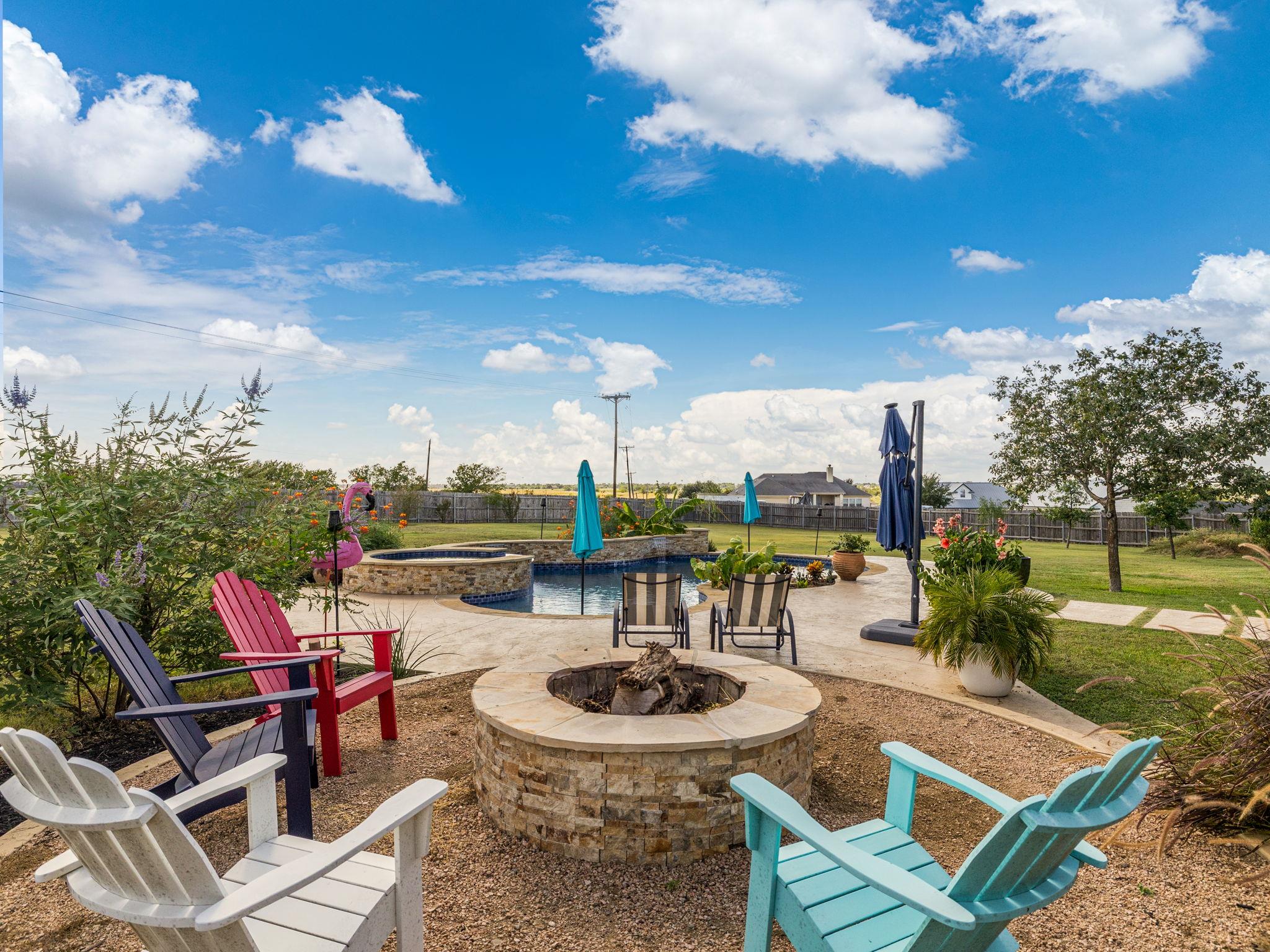 155 Comanche Cir, Hutto, TX 78634