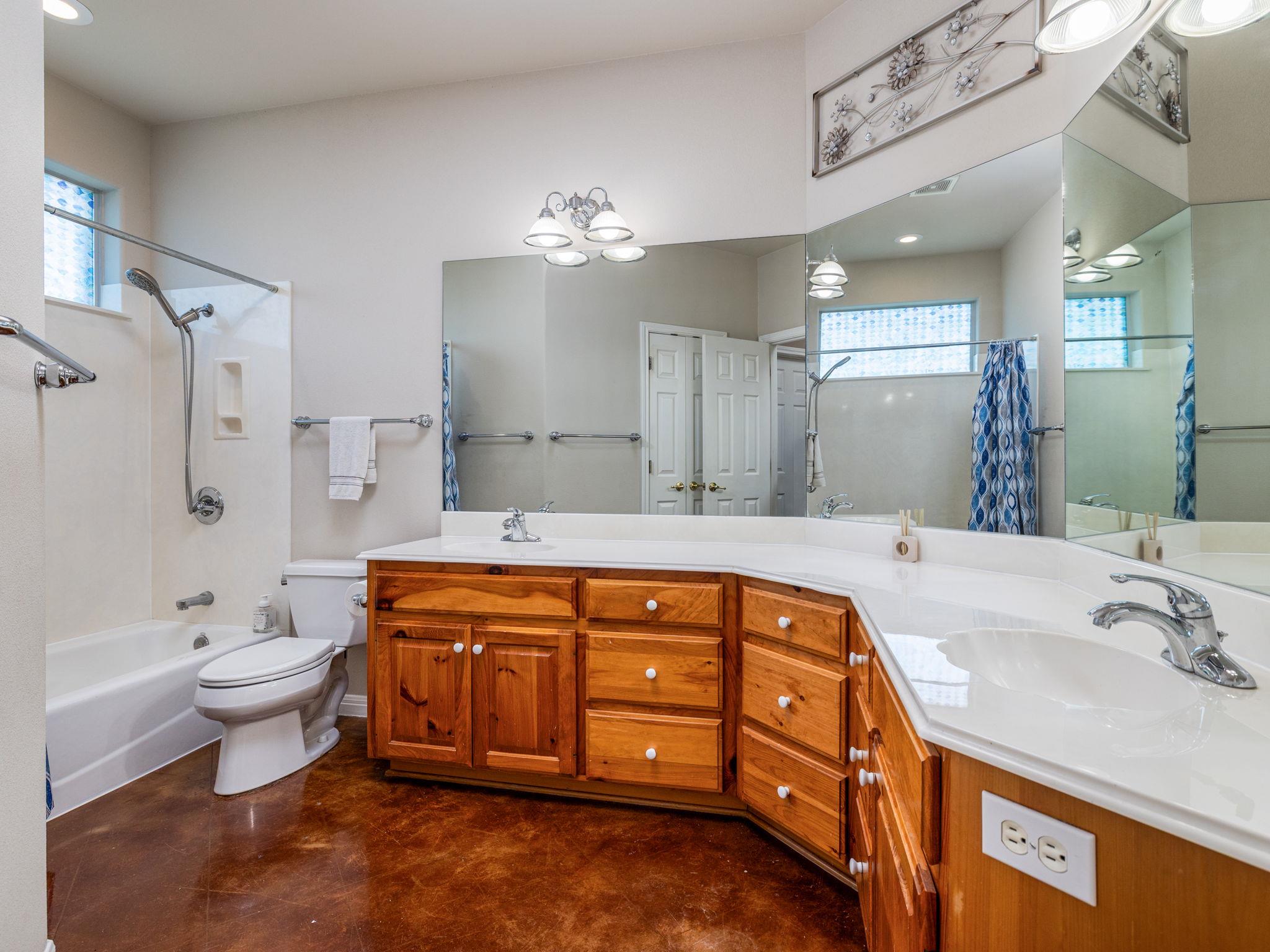 155 Comanche Cir, Hutto, TX 78634