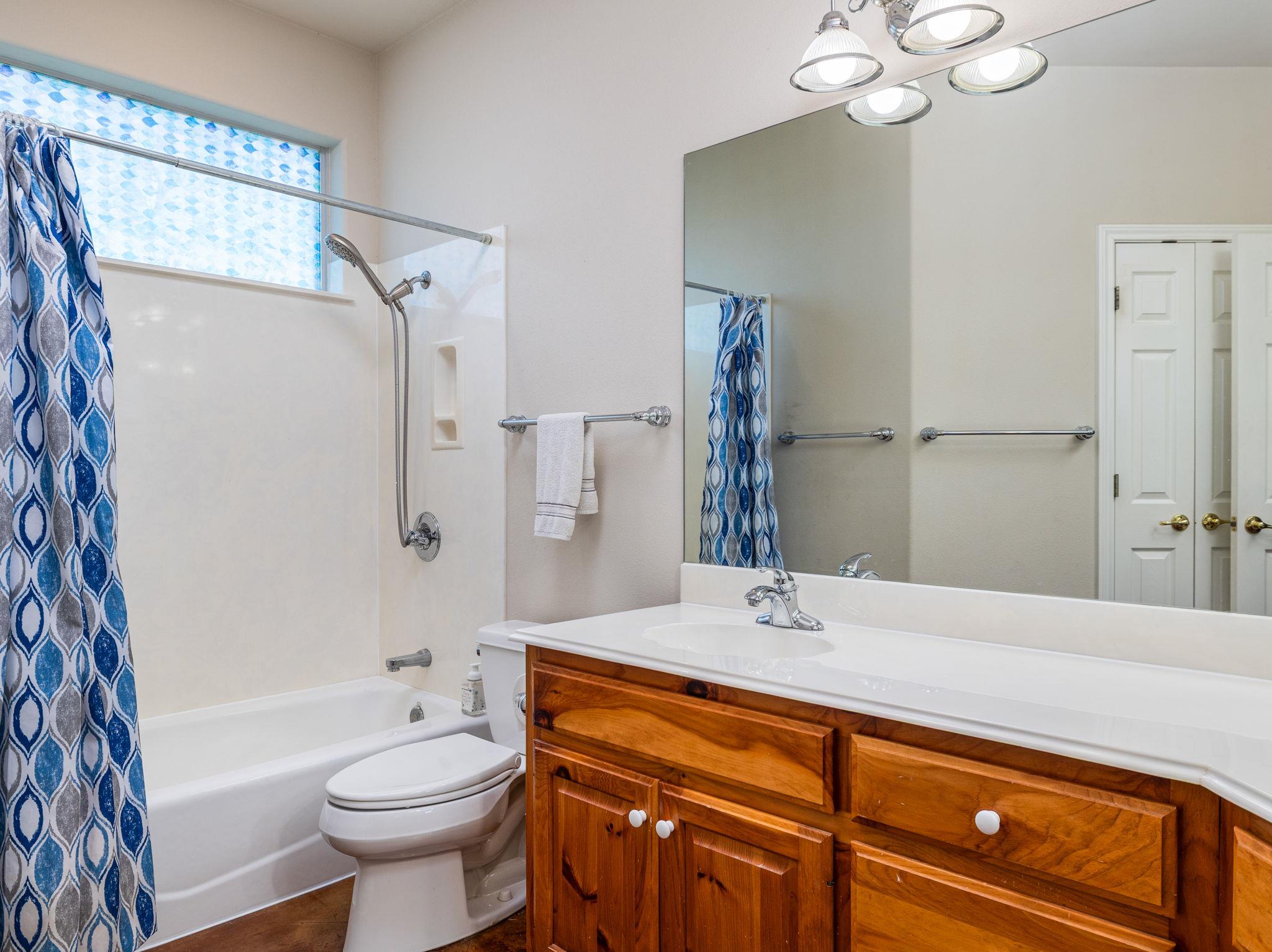 155 Comanche Cir, Hutto, TX 78634