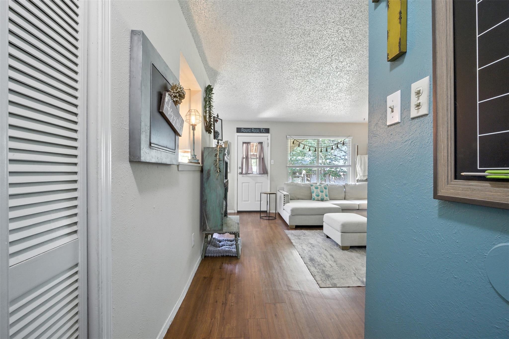 1400 Meadows Dr, Round Rock, TX 78681