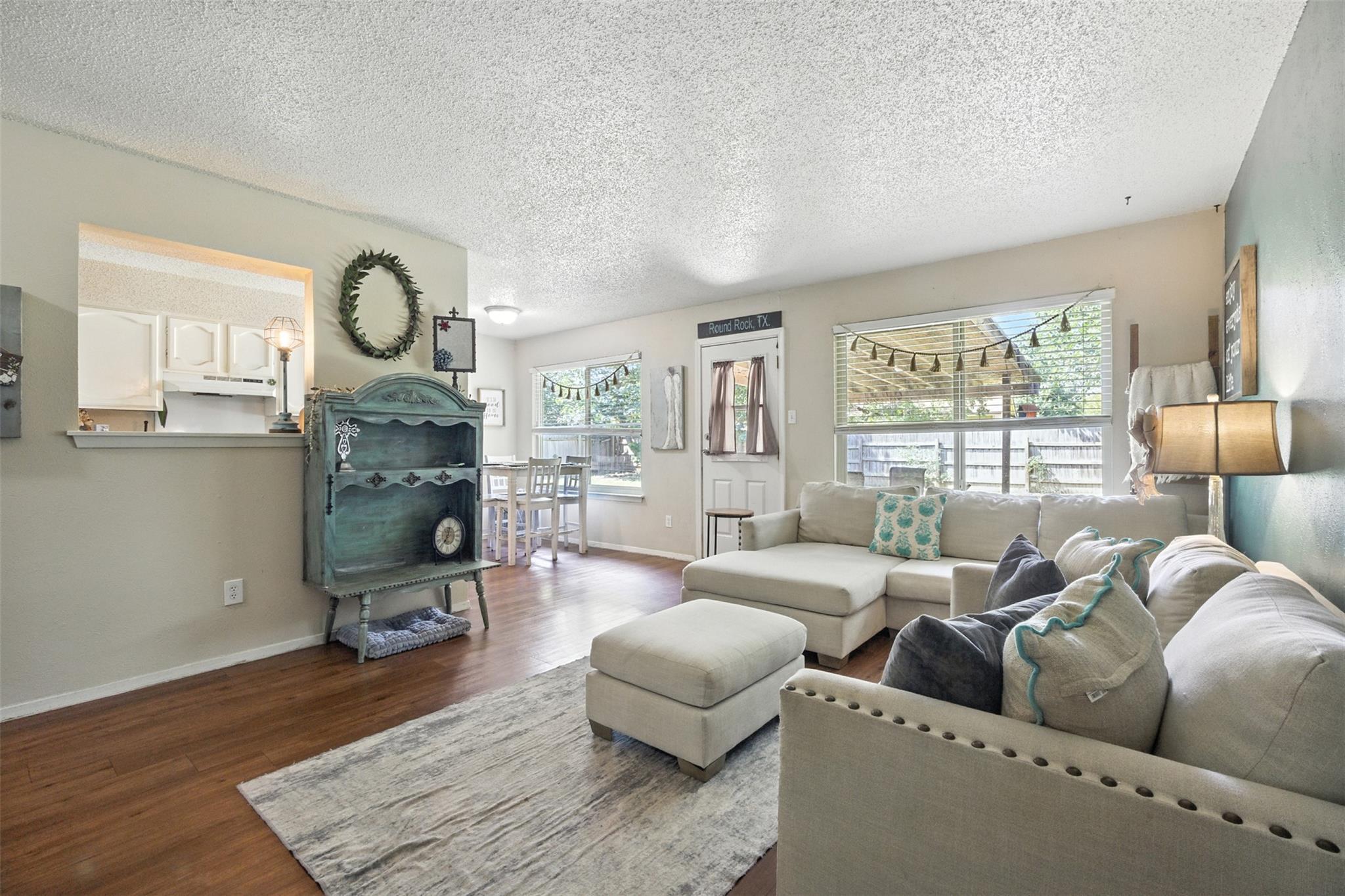 1400 Meadows Dr, Round Rock, TX 78681