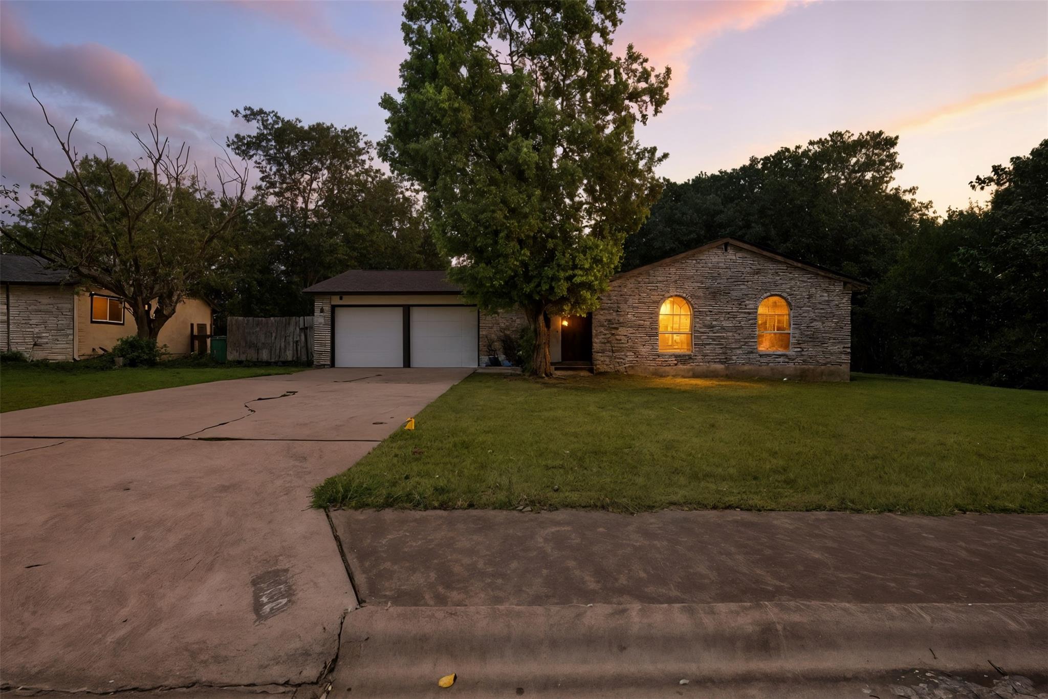 1400 Meadows Dr, Round Rock, TX 78681