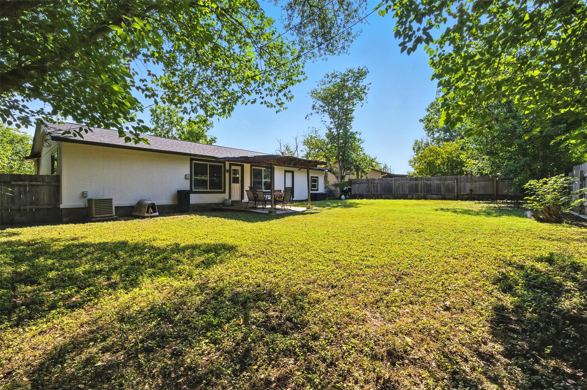 1400 Meadows Dr, Round Rock, TX 78681