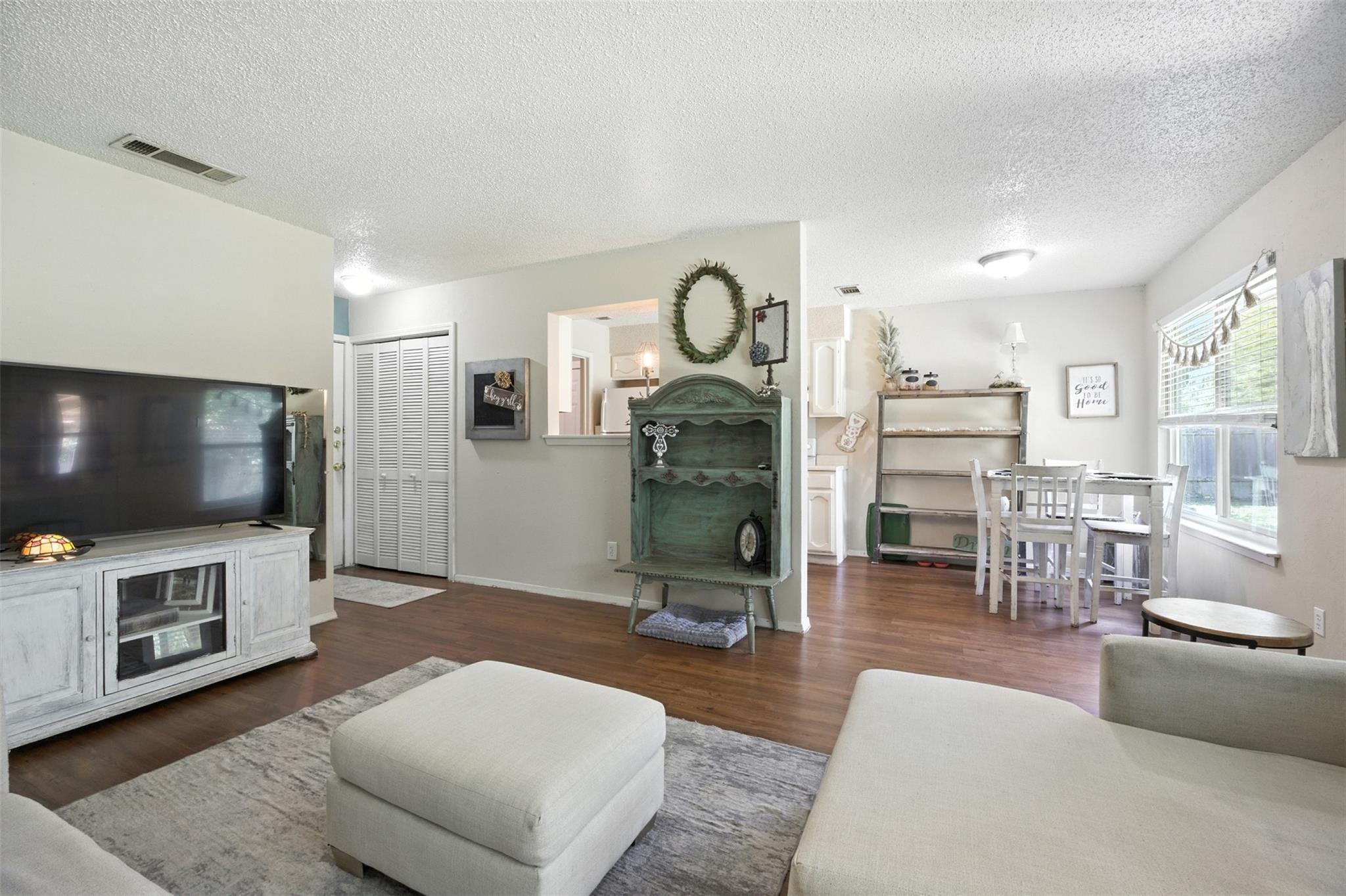 1400 Meadows Dr, Round Rock, TX 78681