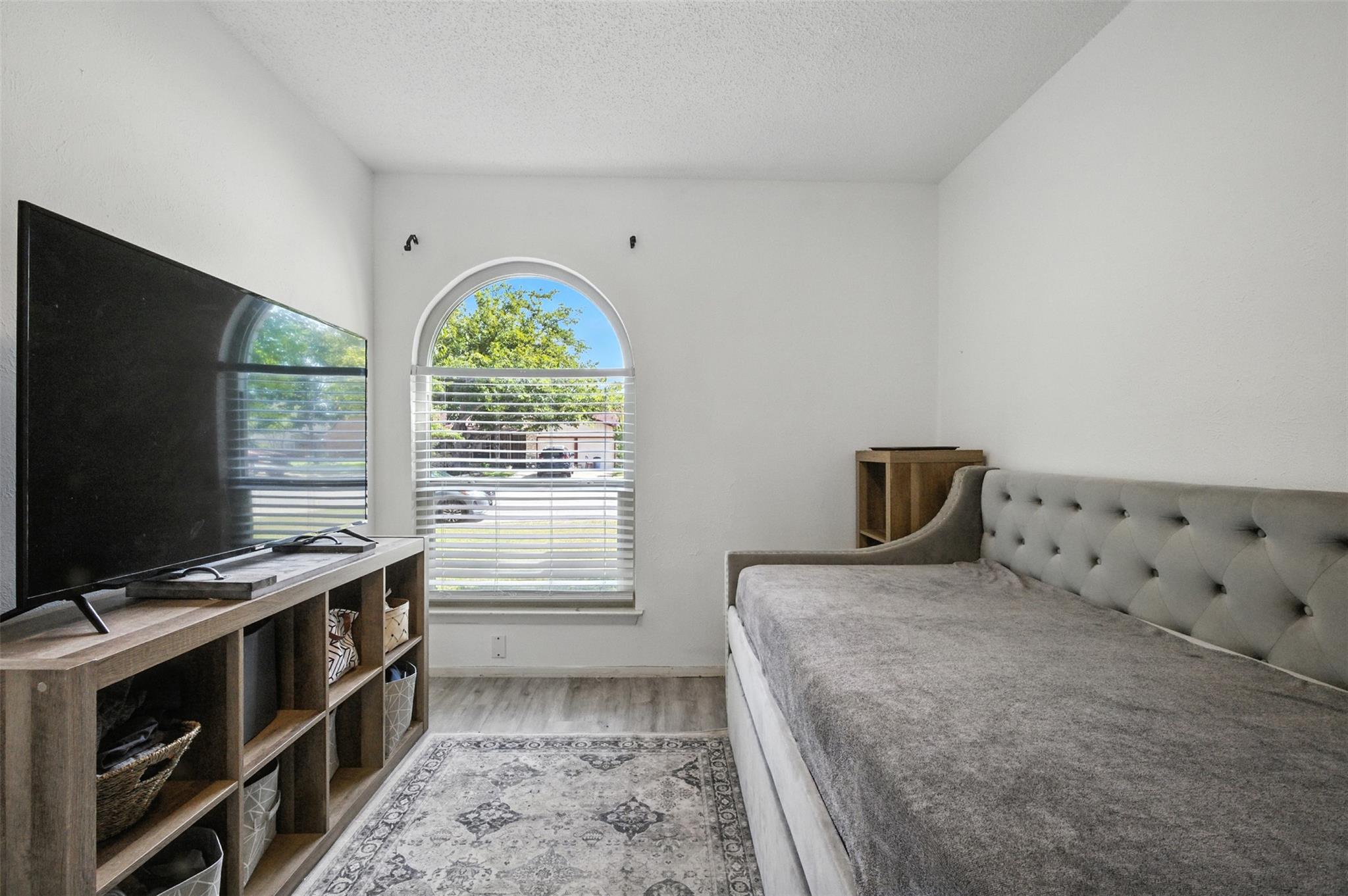 1400 Meadows Dr, Round Rock, TX 78681