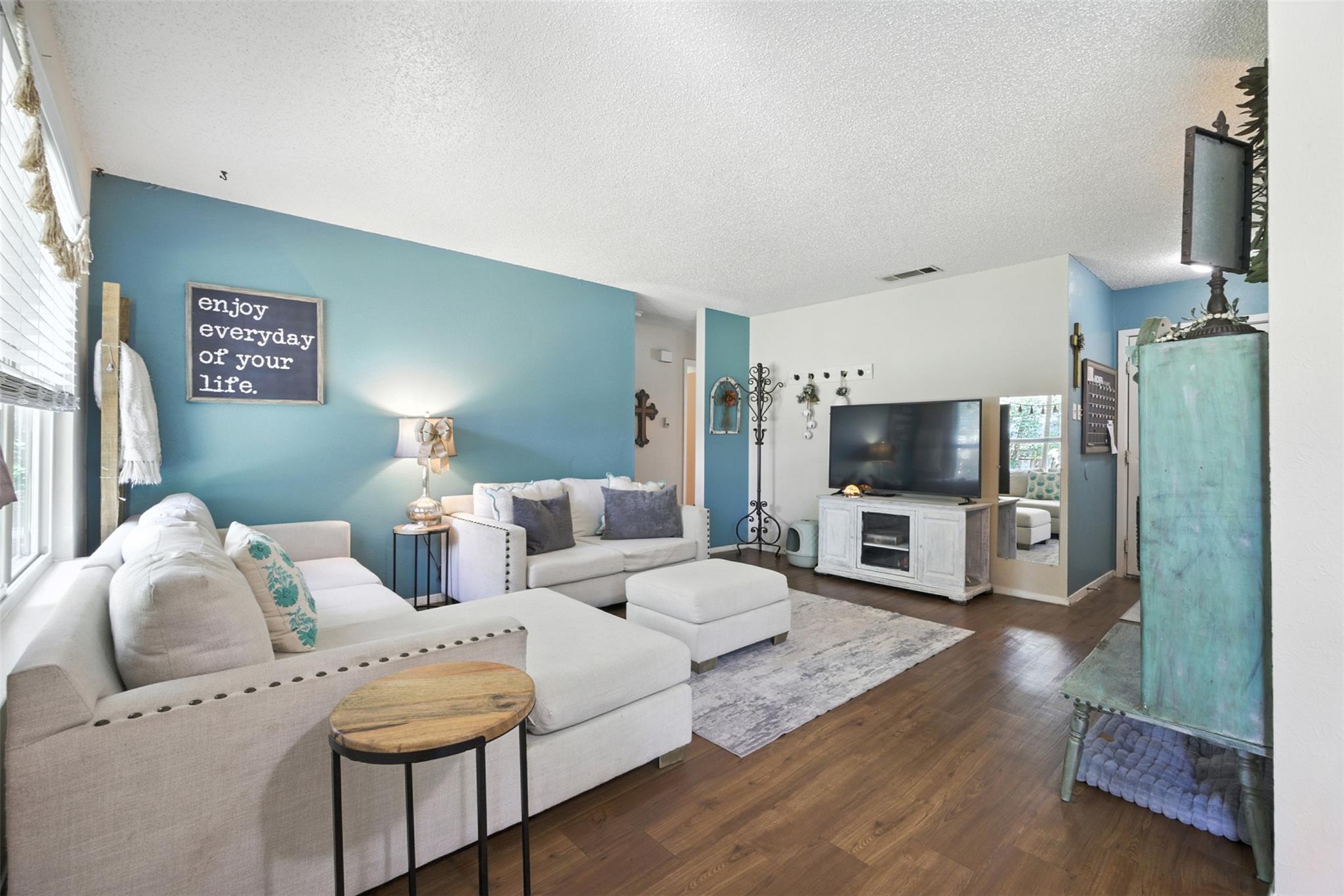 1400 Meadows Dr, Round Rock, TX 78681