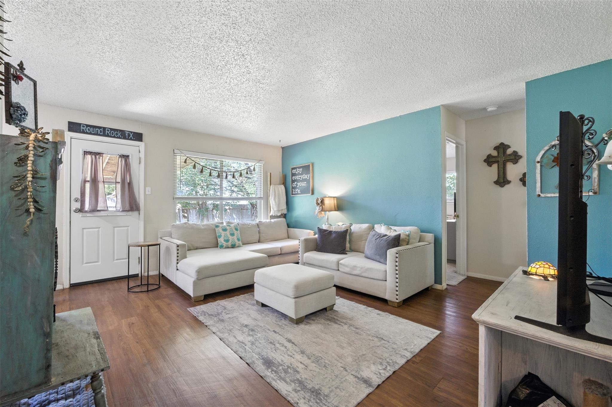 1400 Meadows Dr, Round Rock, TX 78681