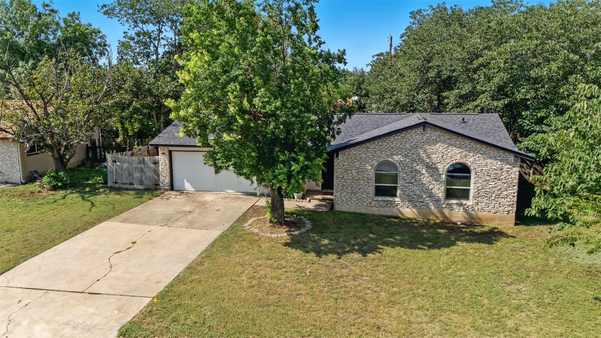 1400 Meadows Dr, Round Rock, TX 78681